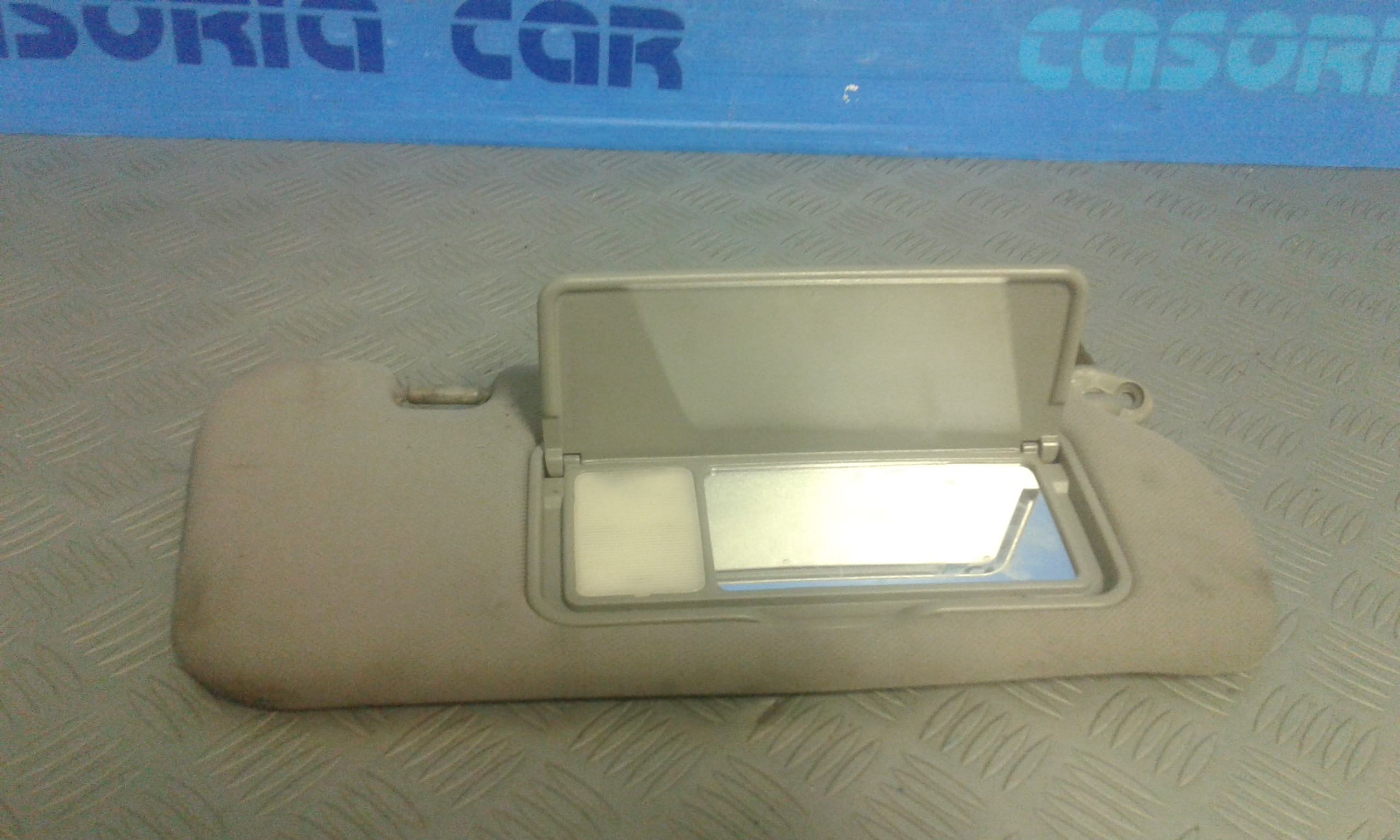 Aletta Parasole Parabrezza Destro 852043E01044 Usato