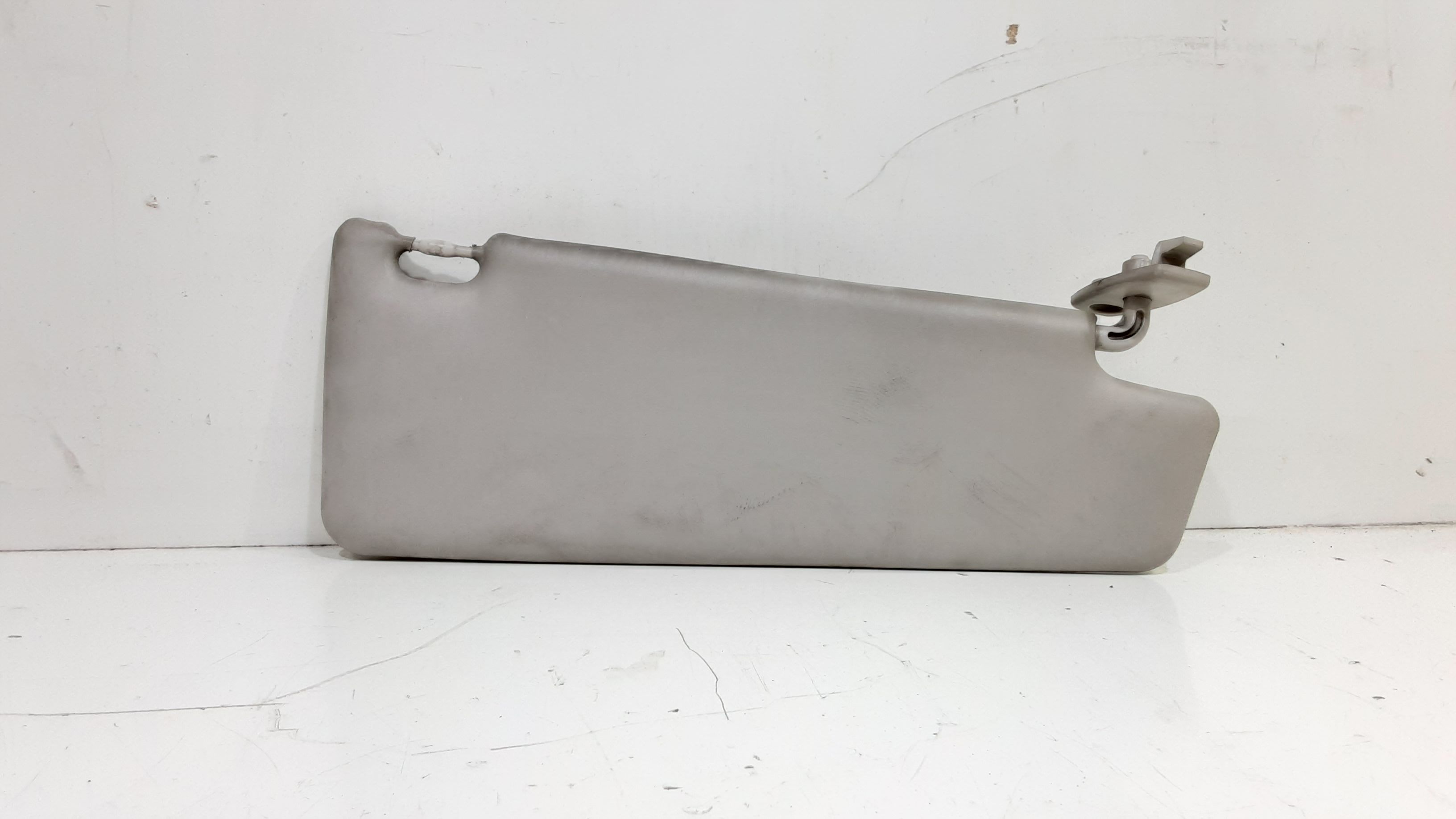 Aletta Parasole Parabrezza Sinistro 735361679 Usato