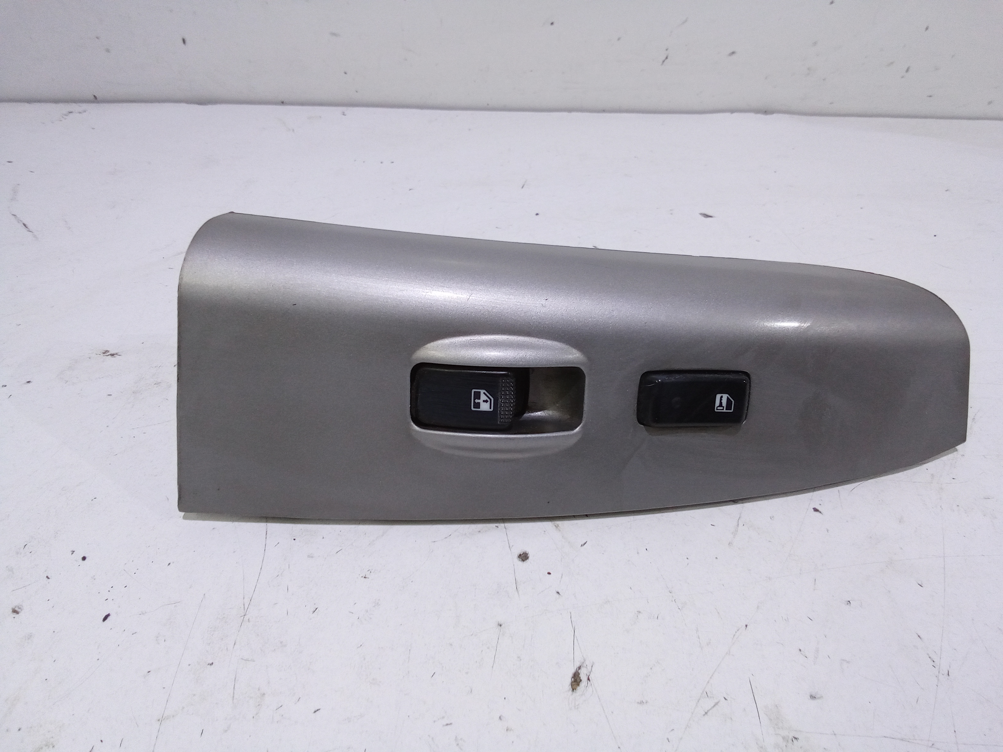 Interruttore Alzacristalli Porta Ant. Destro Usato