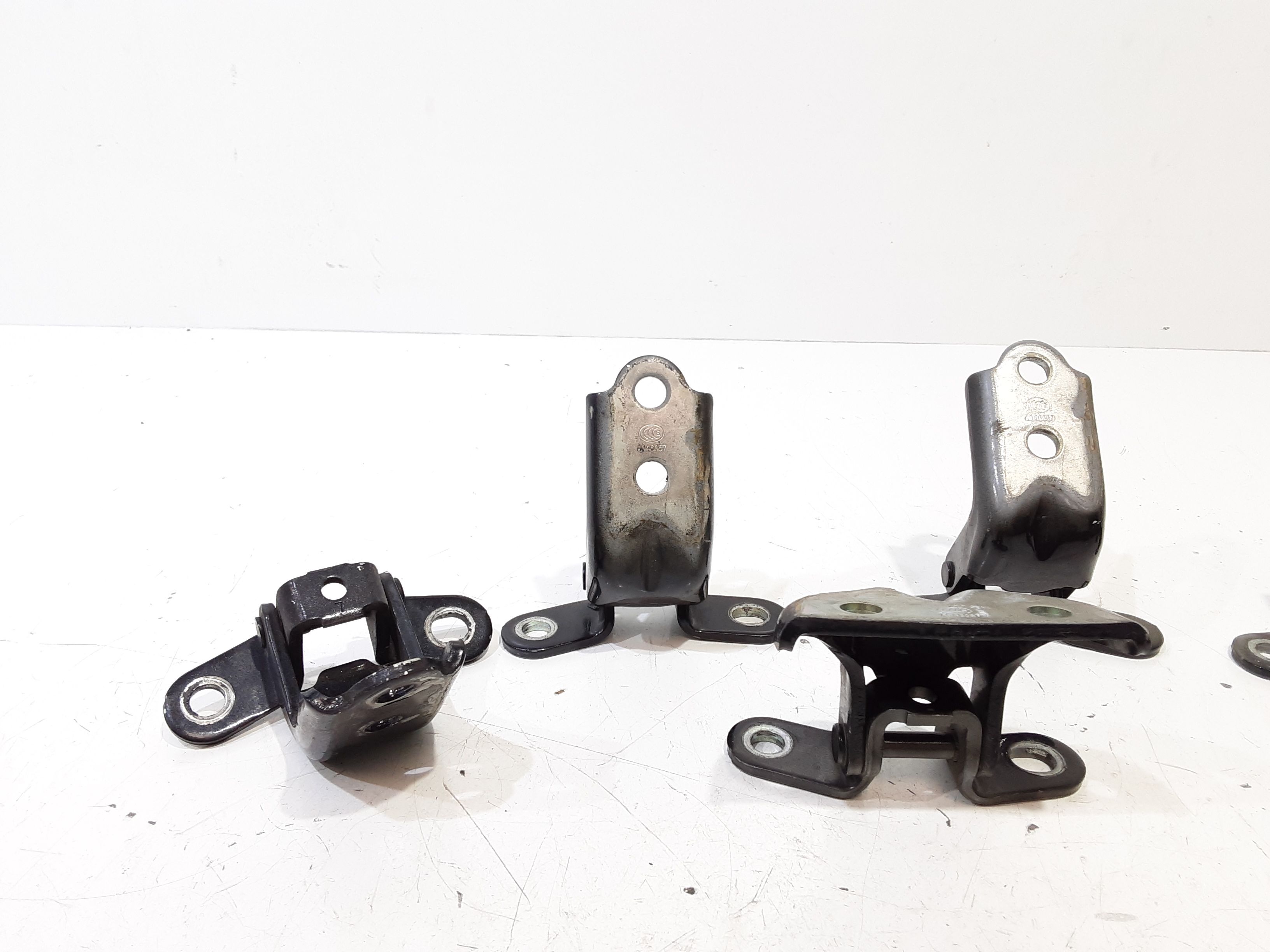 Cerniera Porta Ant. Destro,cerniera Porta Ant.sinistro, Cerniera Porta Post. Destro, Cerniera Porta Post. Sinistro Usato