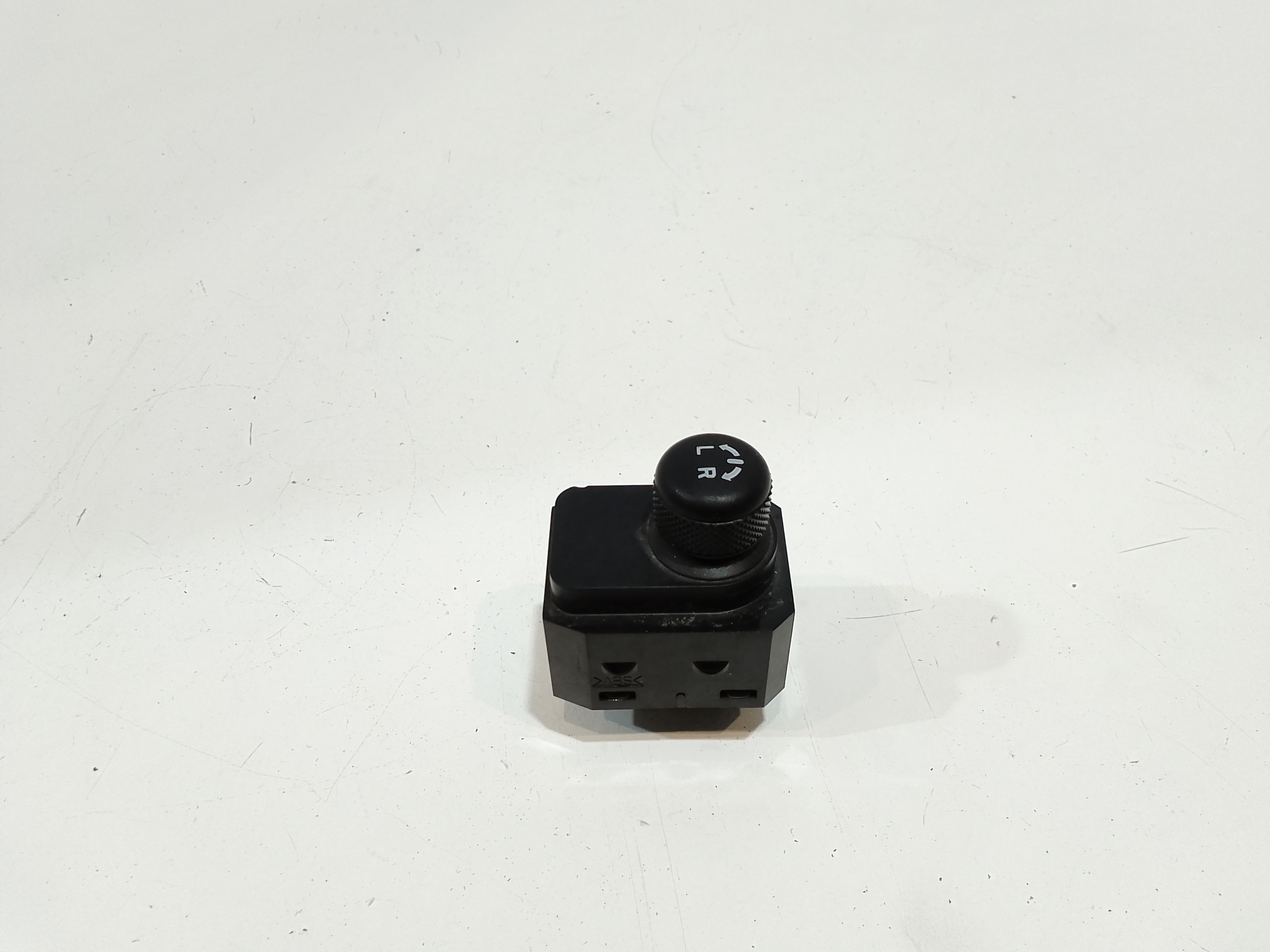 Interruttore Regolazione Retrovisore Est. 3795062J21000 Usato