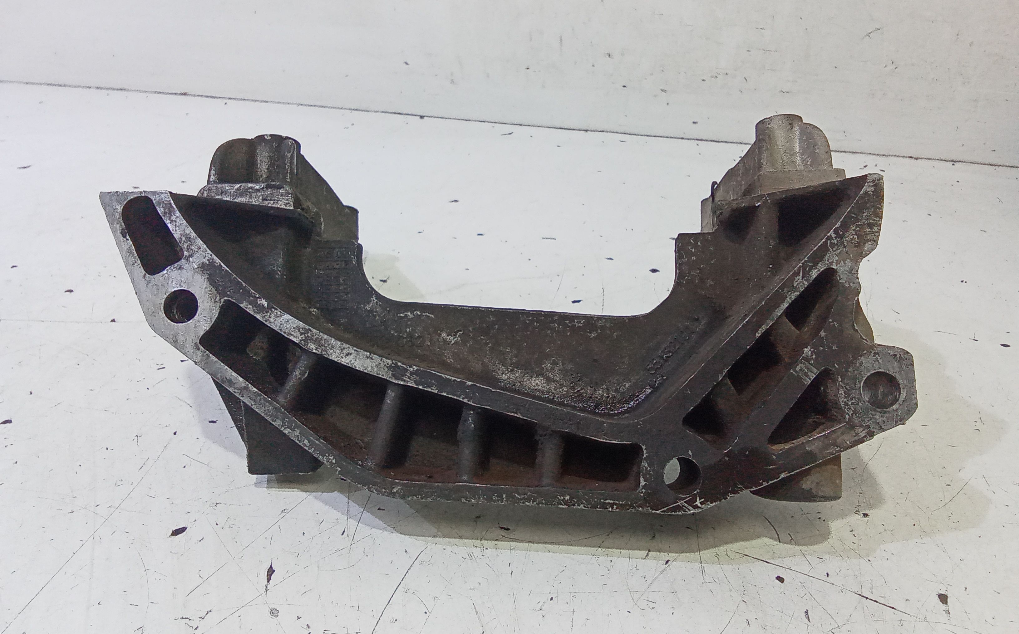 Piastra Alloggiamento Supporto Motore (Con Eventuale Bielletta O Tirante Associato) Usato
