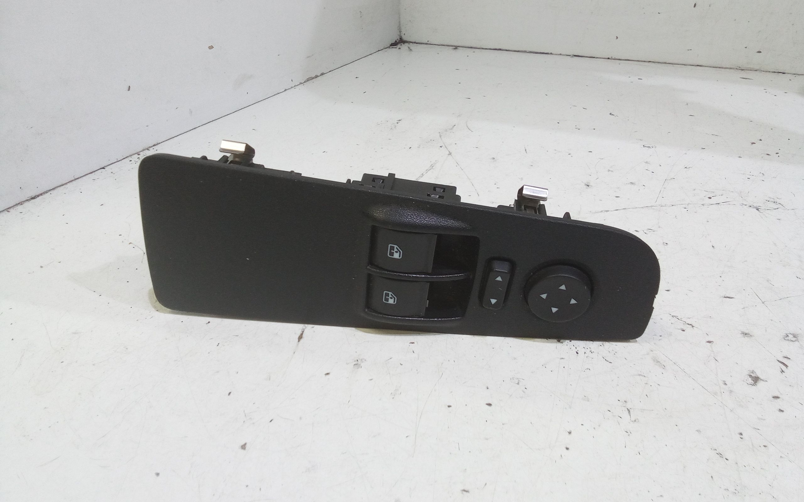 Interruttore Alzacristalli Porta Ant. Sinistro Usato