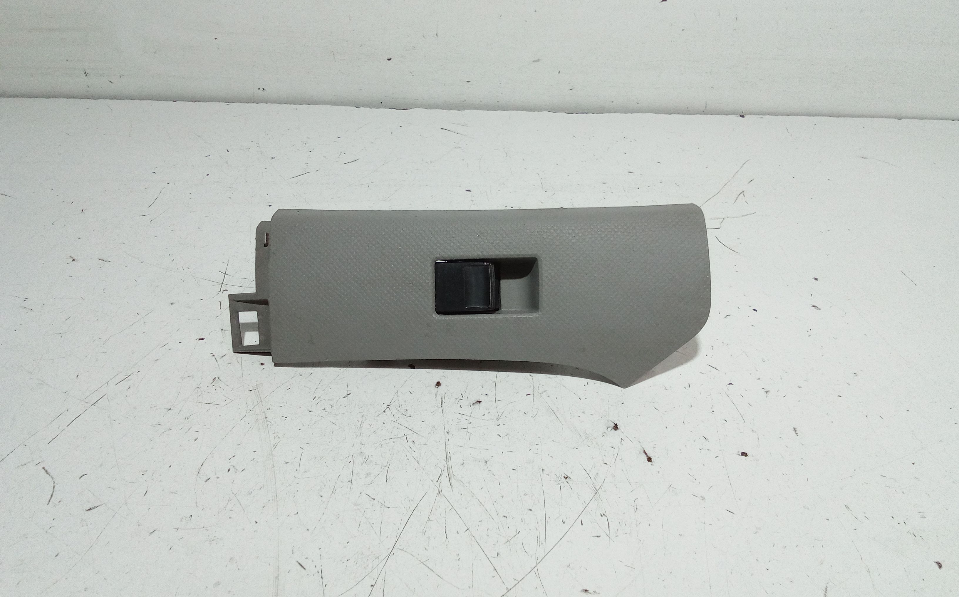 Interruttore Alzacristalli Porta Ant. Destro Usato