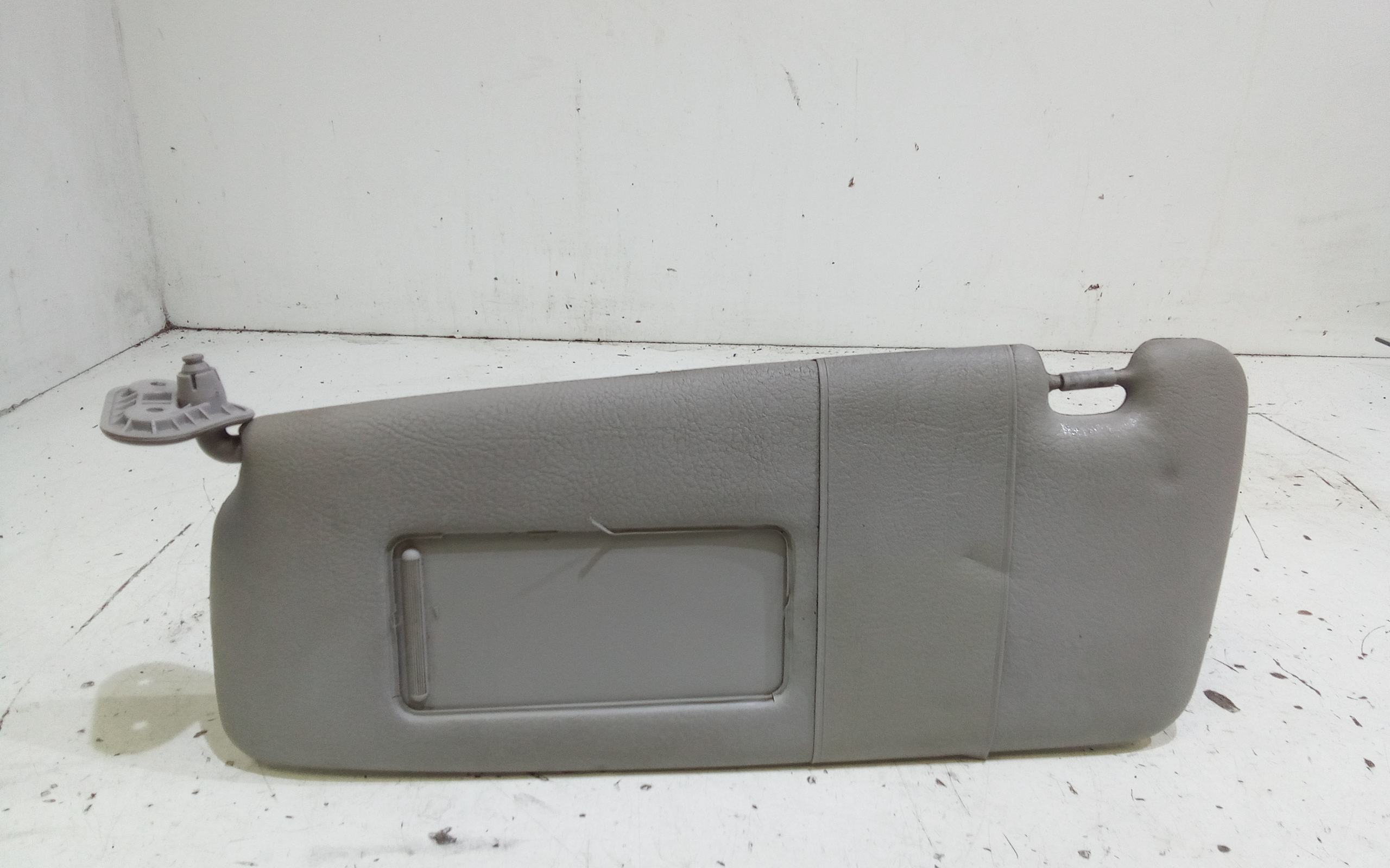 Aletta Parasole Parabrezza Sinistro 51162699047 Usato