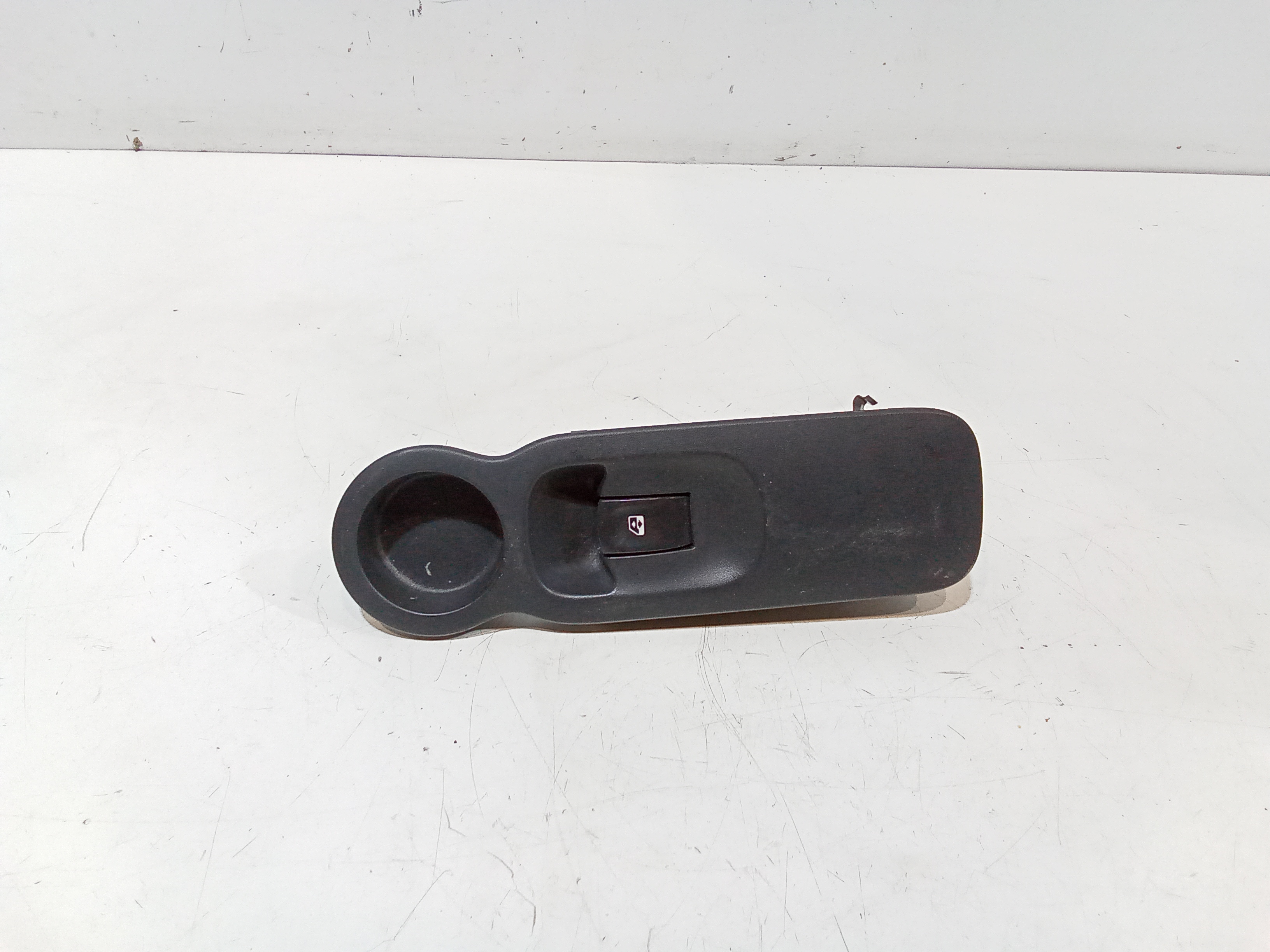 Interruttore Alzacristalli Porta Ant. Destro 8200214936 Usato