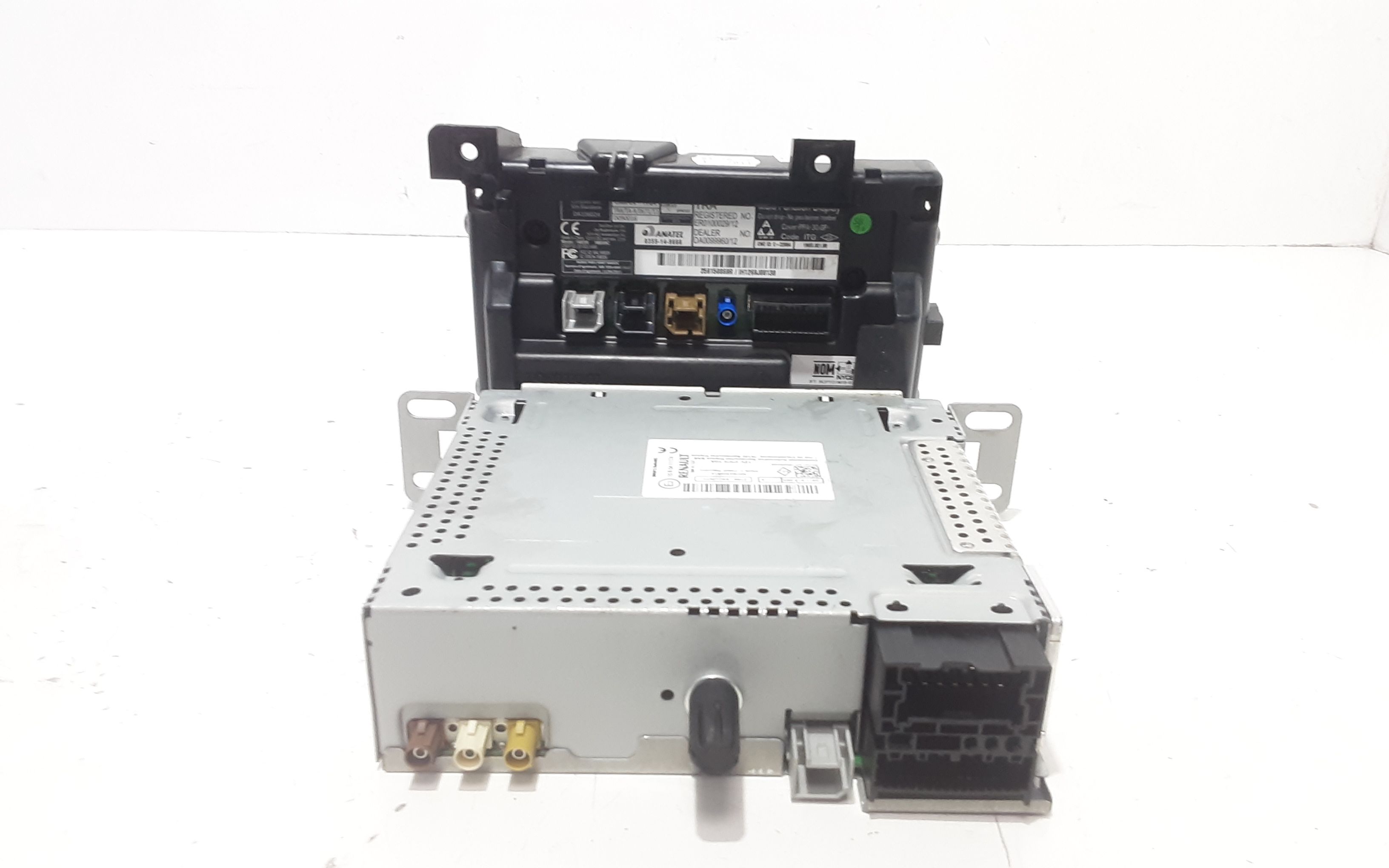 Radio C/sistema Di Navigatore Satellitare Usato