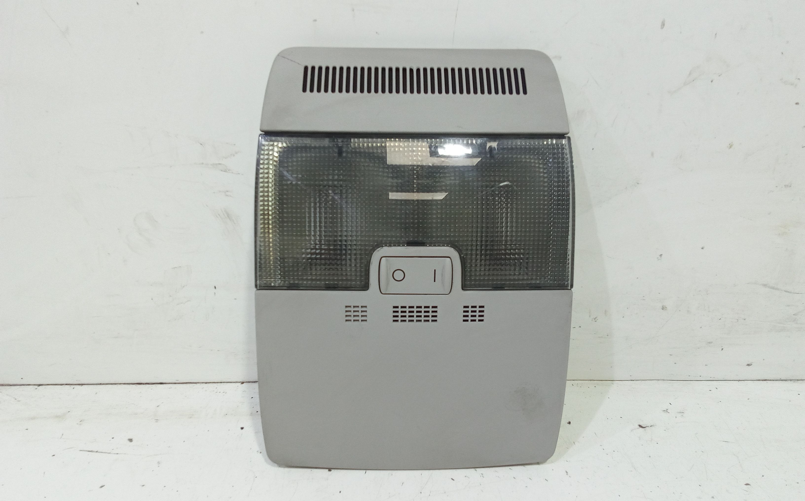 Luce Cortesia Ant. Tetto 8P09471066PS Usato