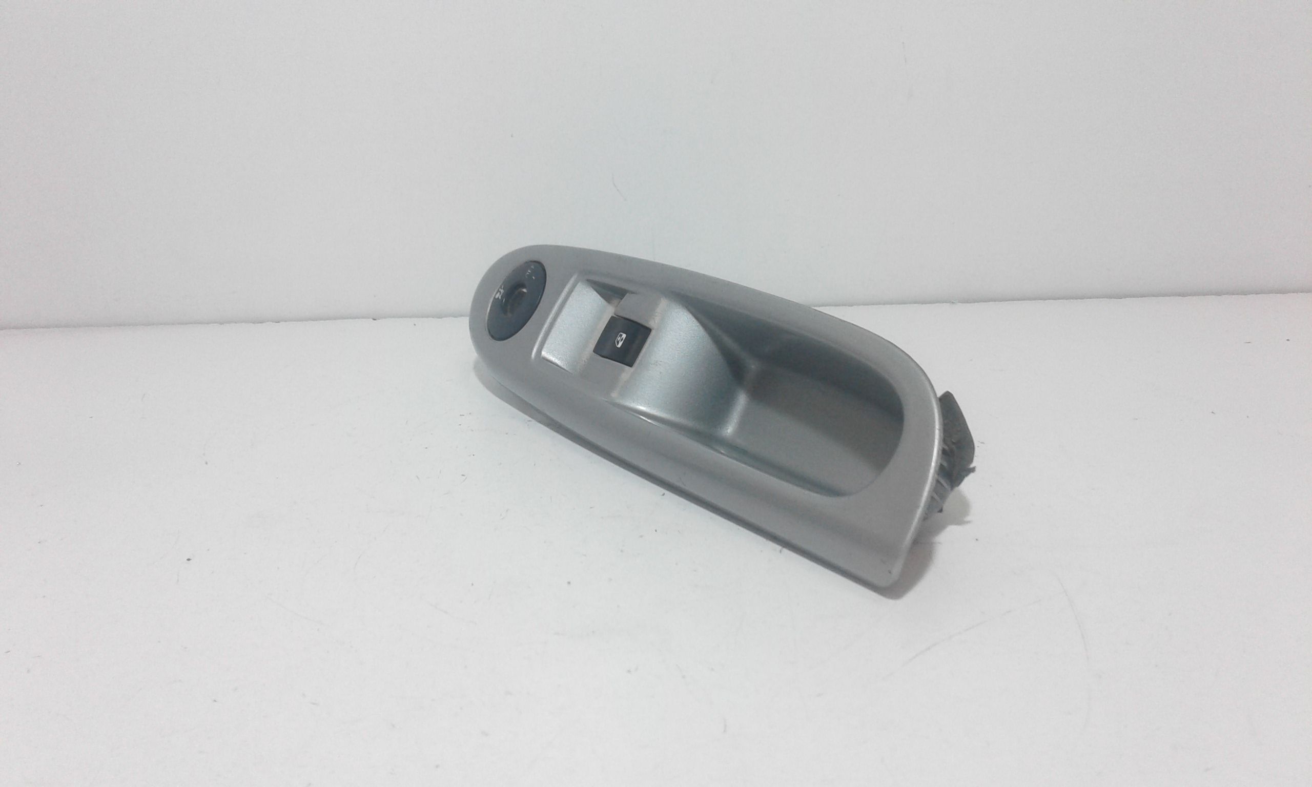 Interruttore Alzacristalli Porta Ant. Destro Usato