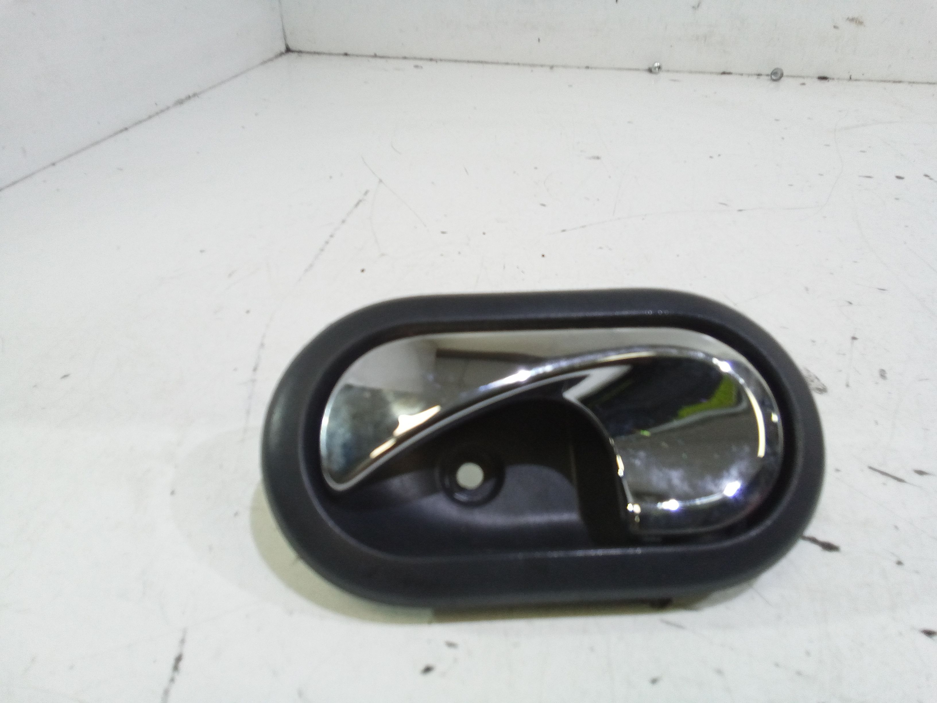 Maniglia Int. Apertura Porta Ant. Sinistro 8200733848 Usato