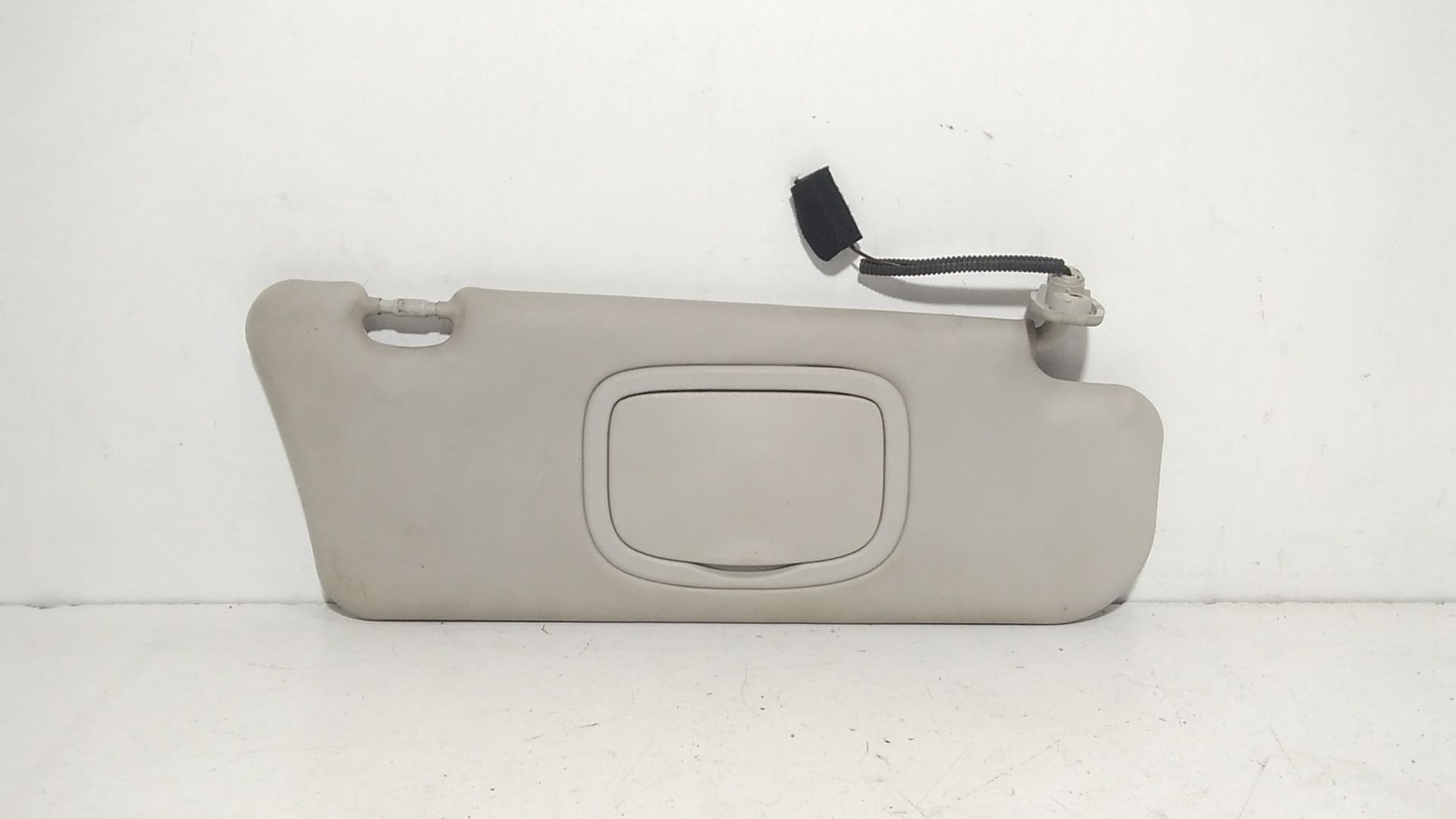 Aletta Parasole Parabrezza Destro 735420218 Usato