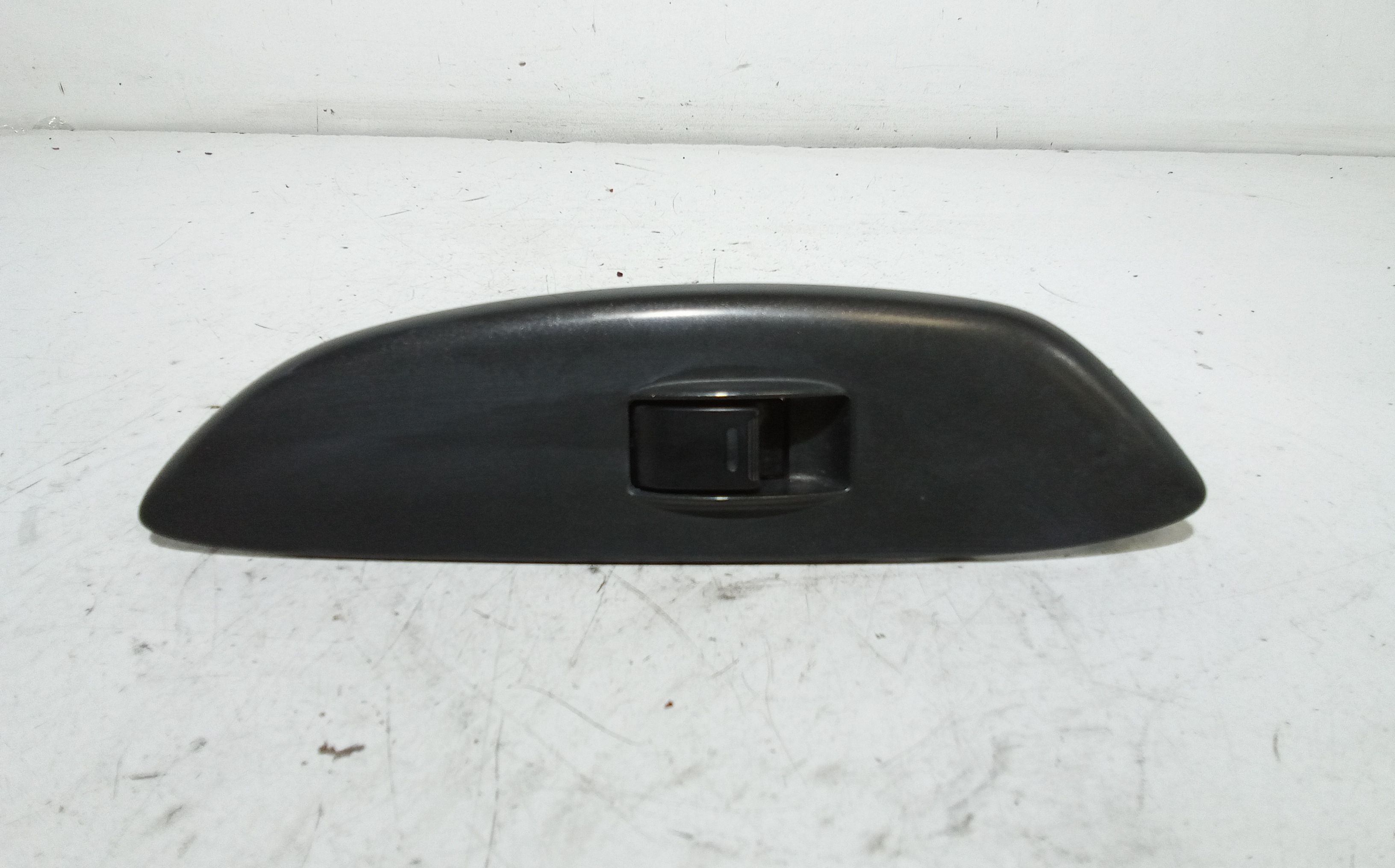 Interruttore Alzacristalli Porta Ant. Destro 848100D010 Usato