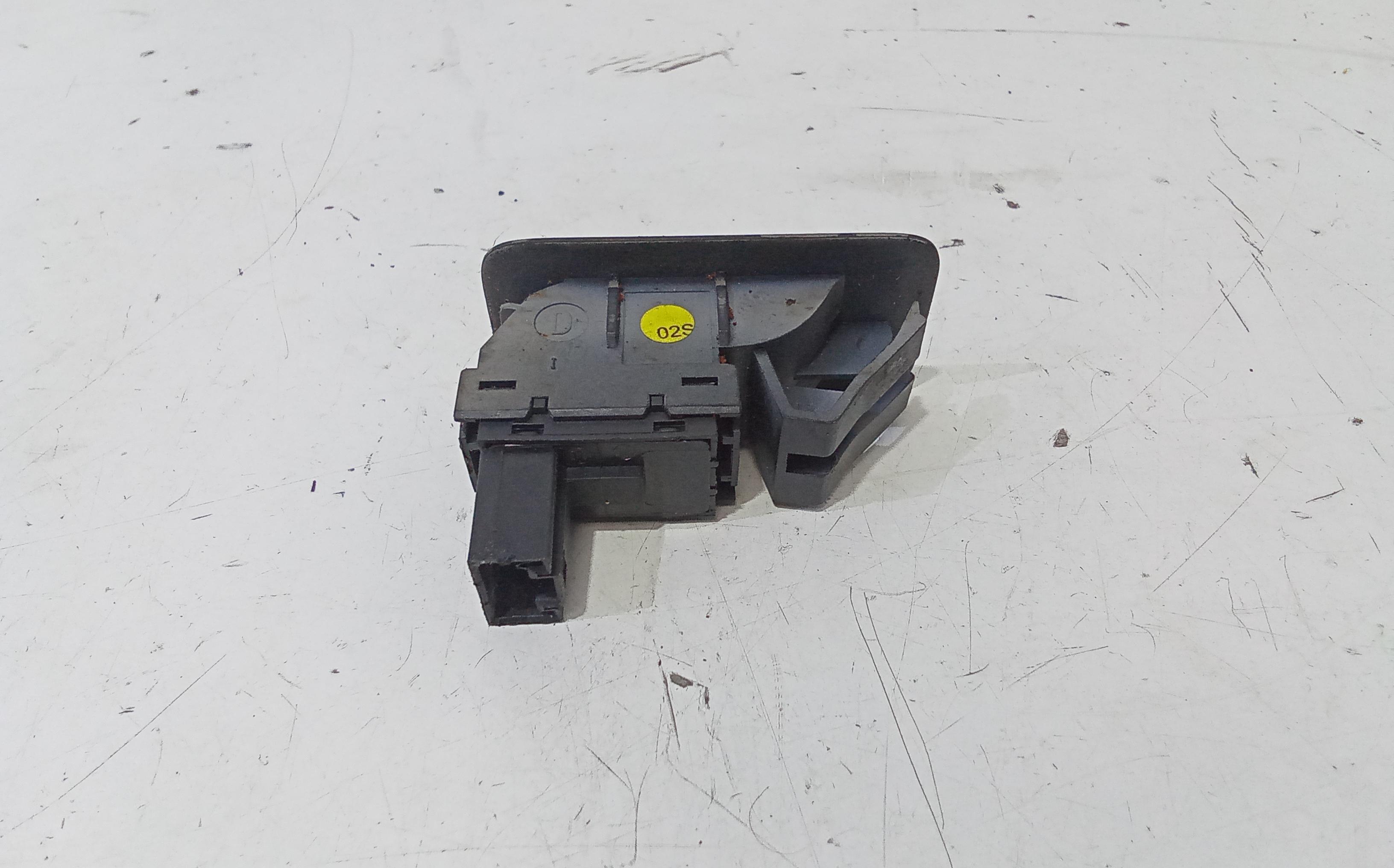 Interruttore Alzacristalli Porta Ant. Destro Usato