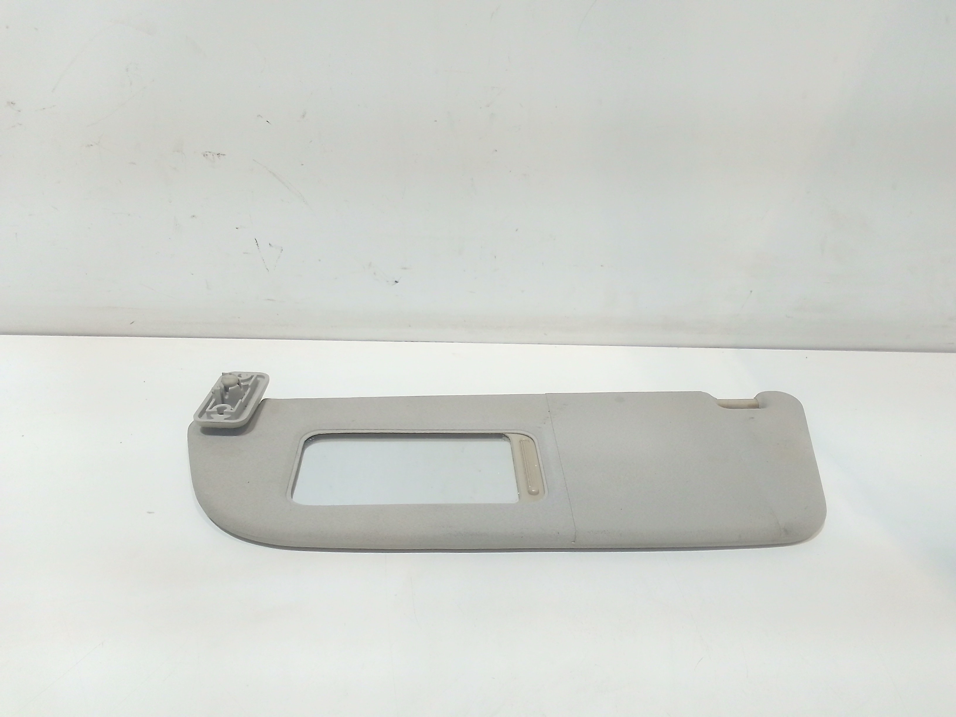 Aletta Parasole Parabrezza Sinistro 24409343 Usato