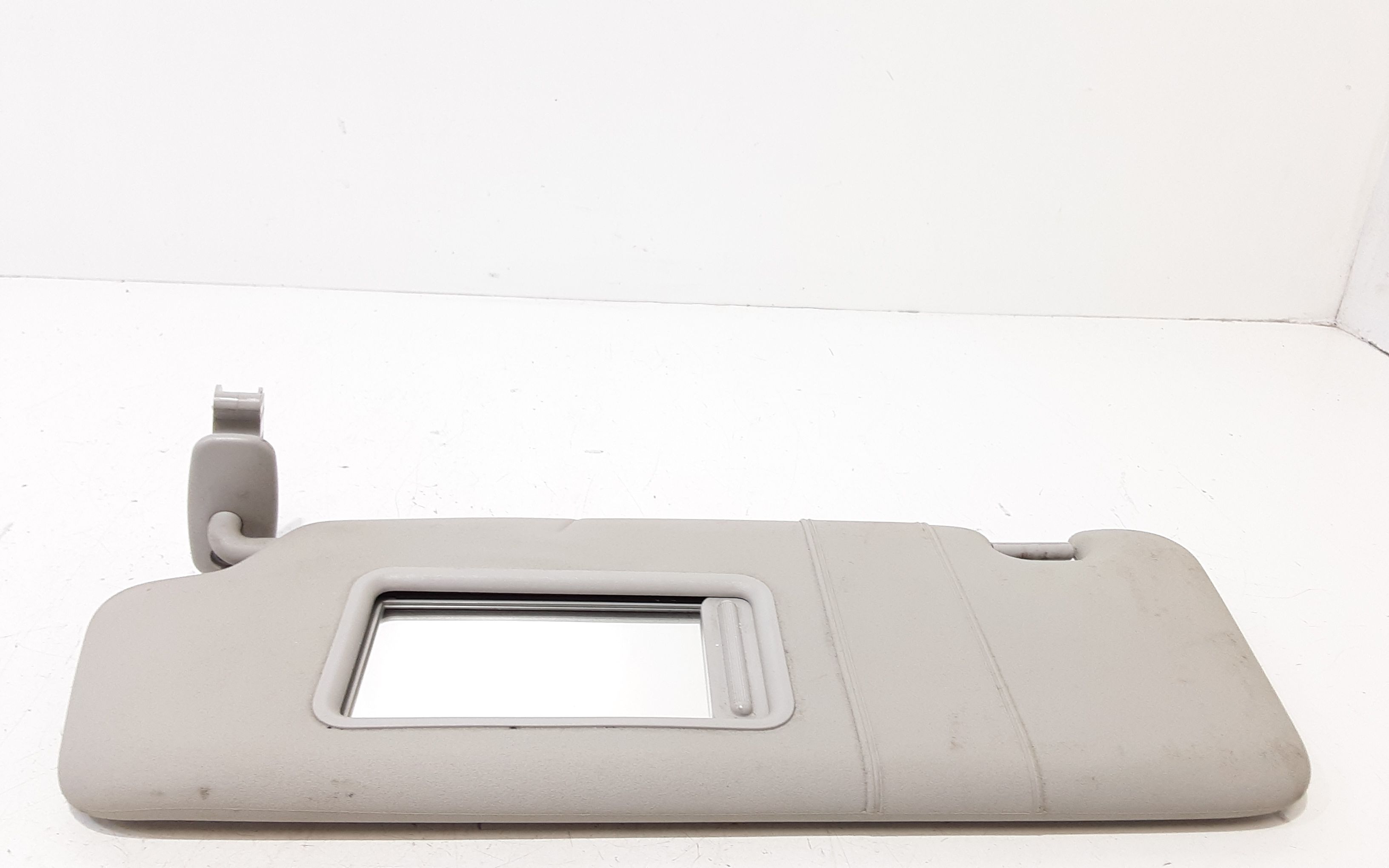 Aletta Parasole Parabrezza Sinistro 8P0857551AE5B9 Usato