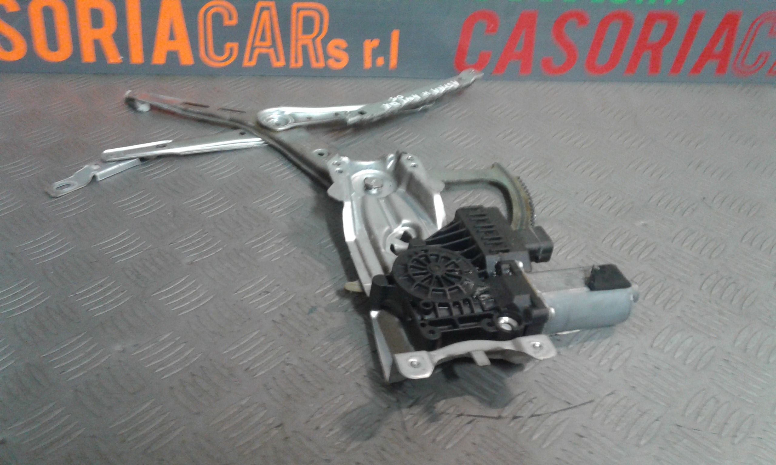 Alzacristallo Porta Ant. Destro Usato