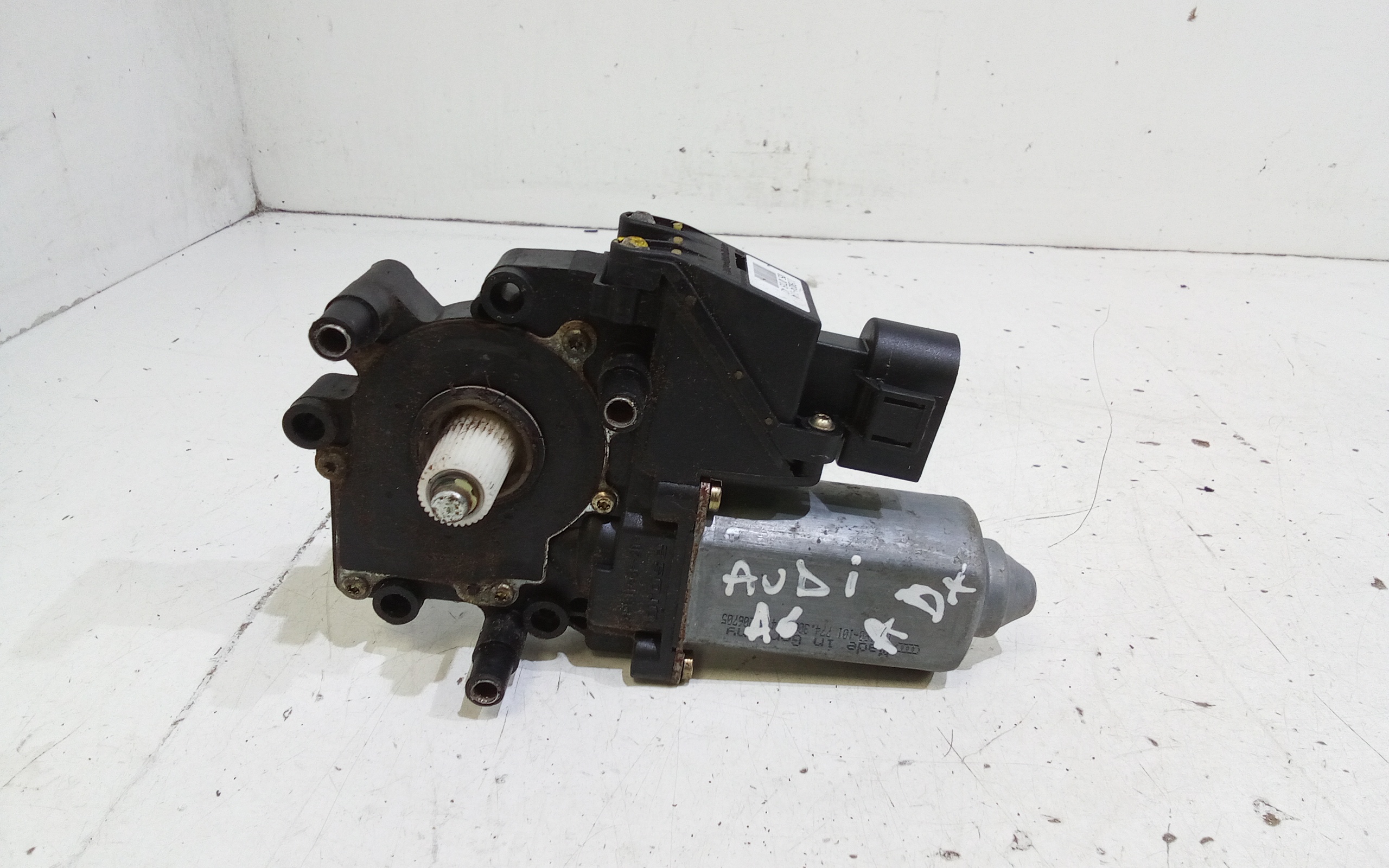 Motorino Alzacristallo Porta Ant. Destro 4B0959802E Usato