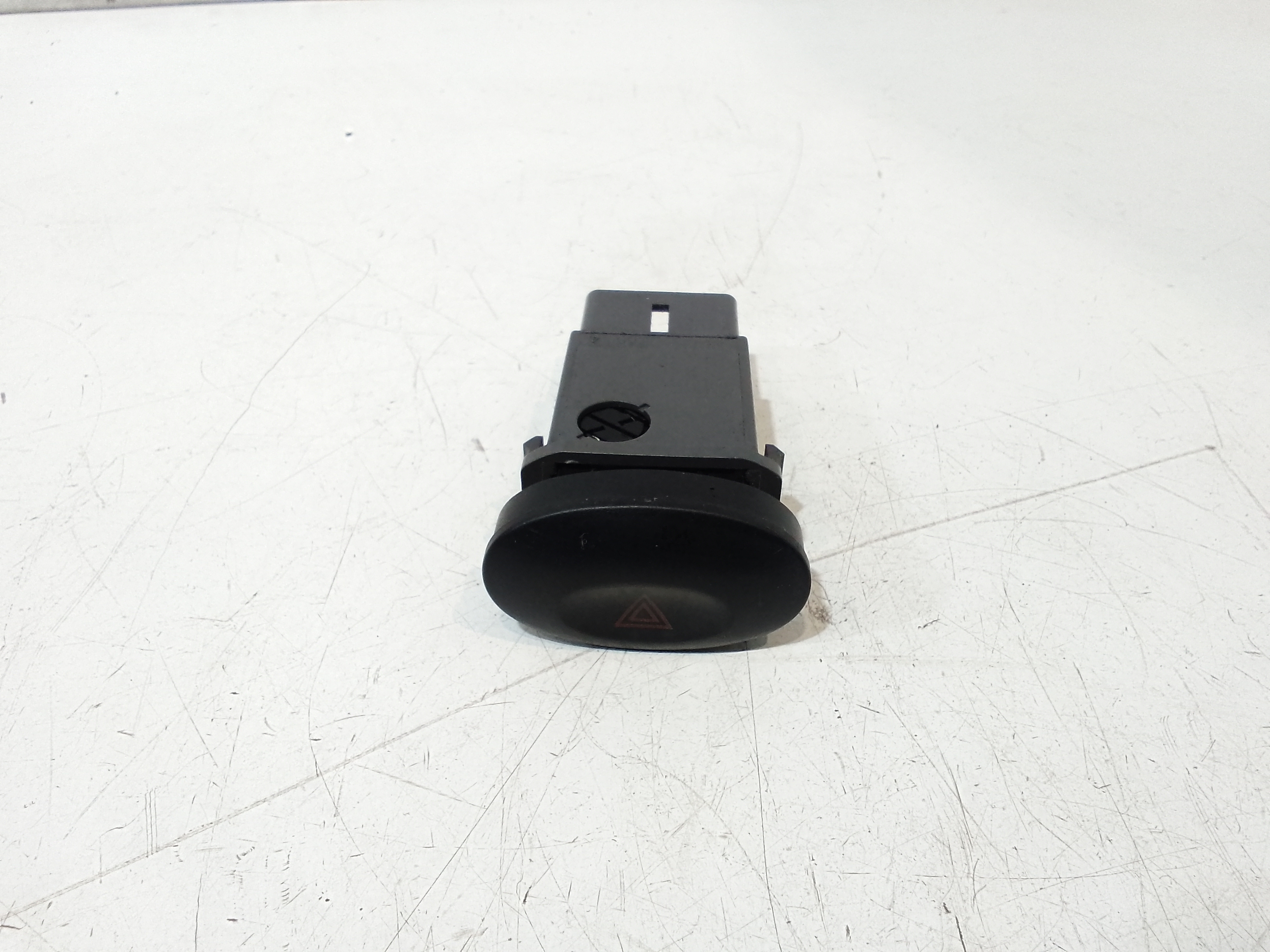 Interruttore Luci Emergenza 96507984 Usato