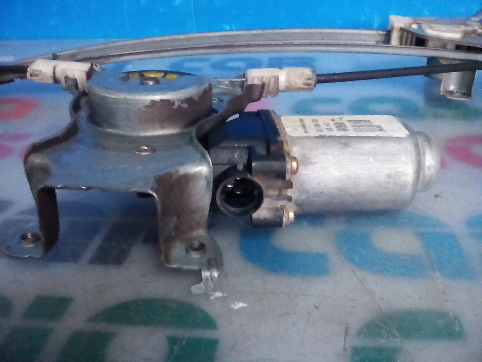 Alzacristallo Porta Post. Destro 827002F010 Usato