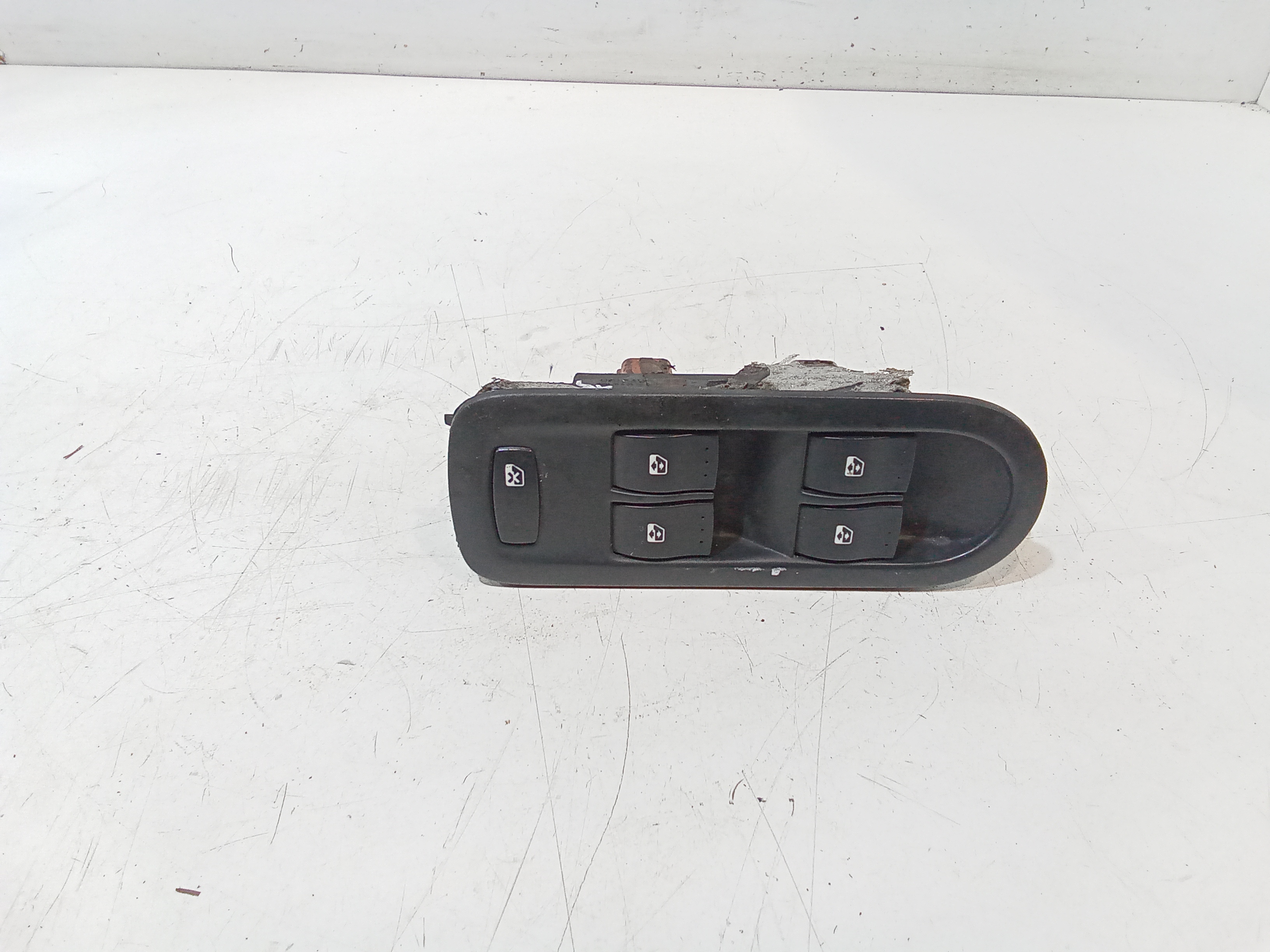 Interruttore Alzacristalli Porta Ant. Sinistro 8200108269 Usato