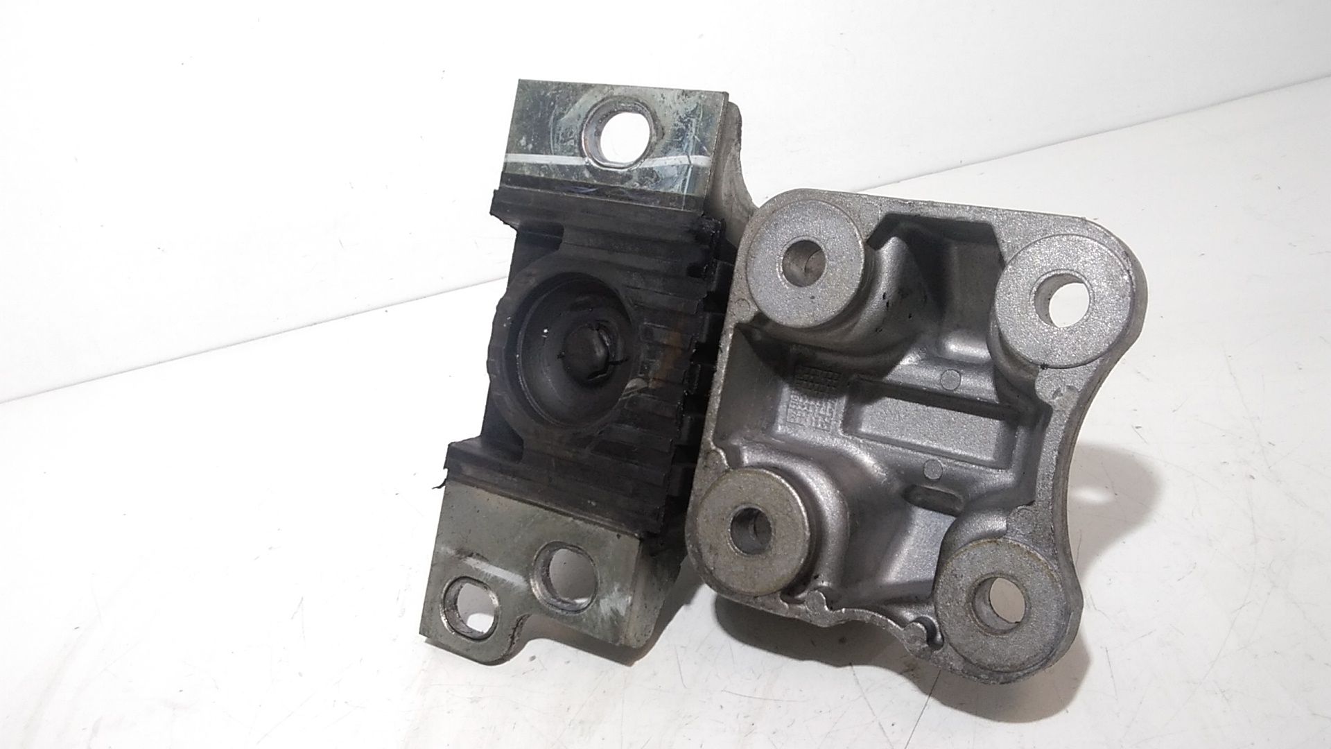 Piastra Alloggiamento Supporto Motore (Con Eventuale Bielletta O Tirante Associato) Usato