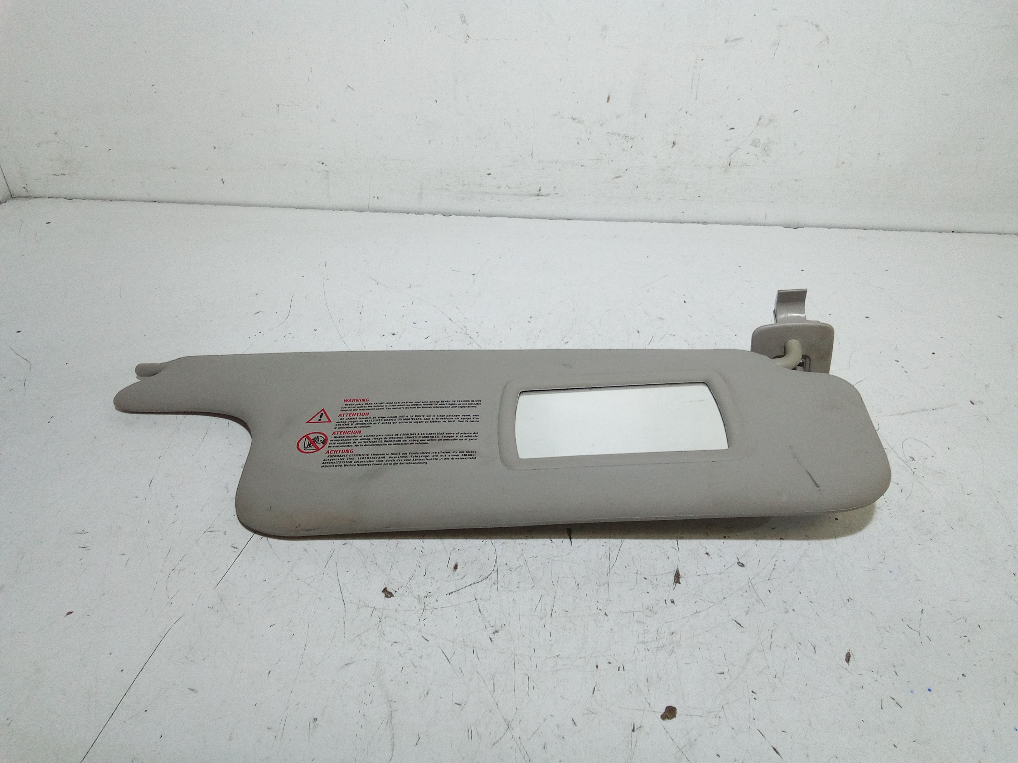 Aletta Parasole Parabrezza Destro 8200246819 Usato