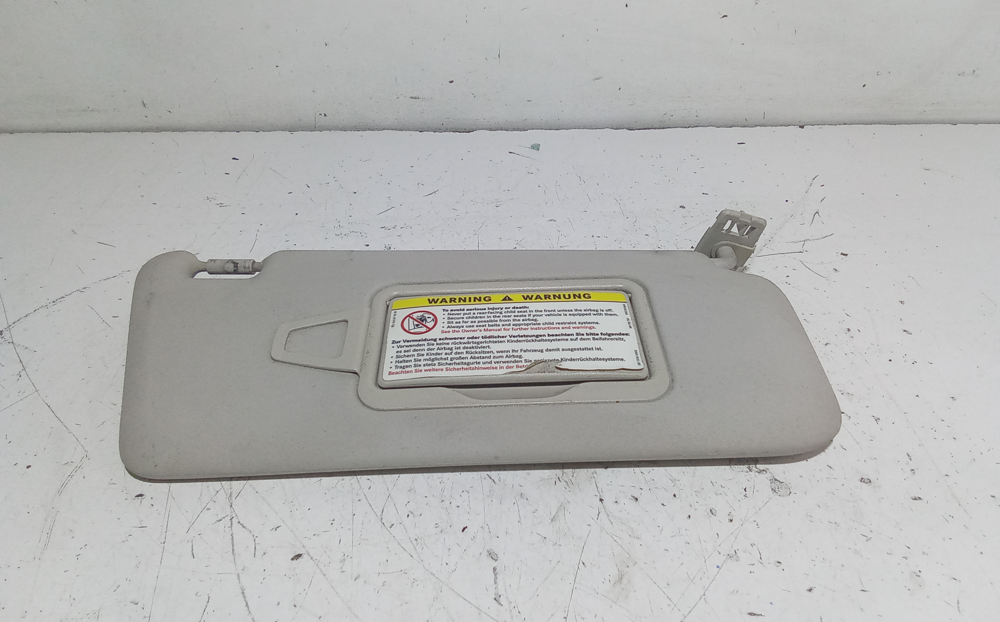 Aletta Parasole Parabrezza Destro A16981002107H48 Usato