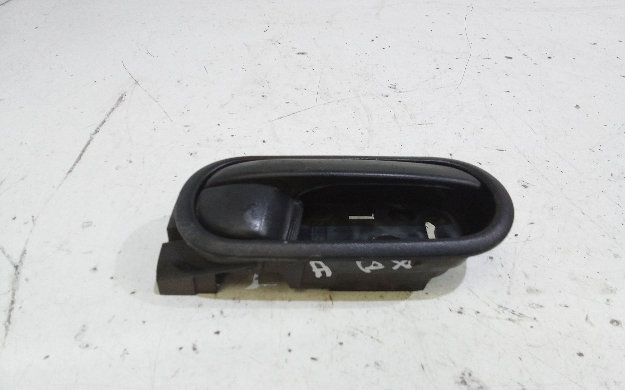 Maniglia Int. Apertura Porta Ant. Destro Usato