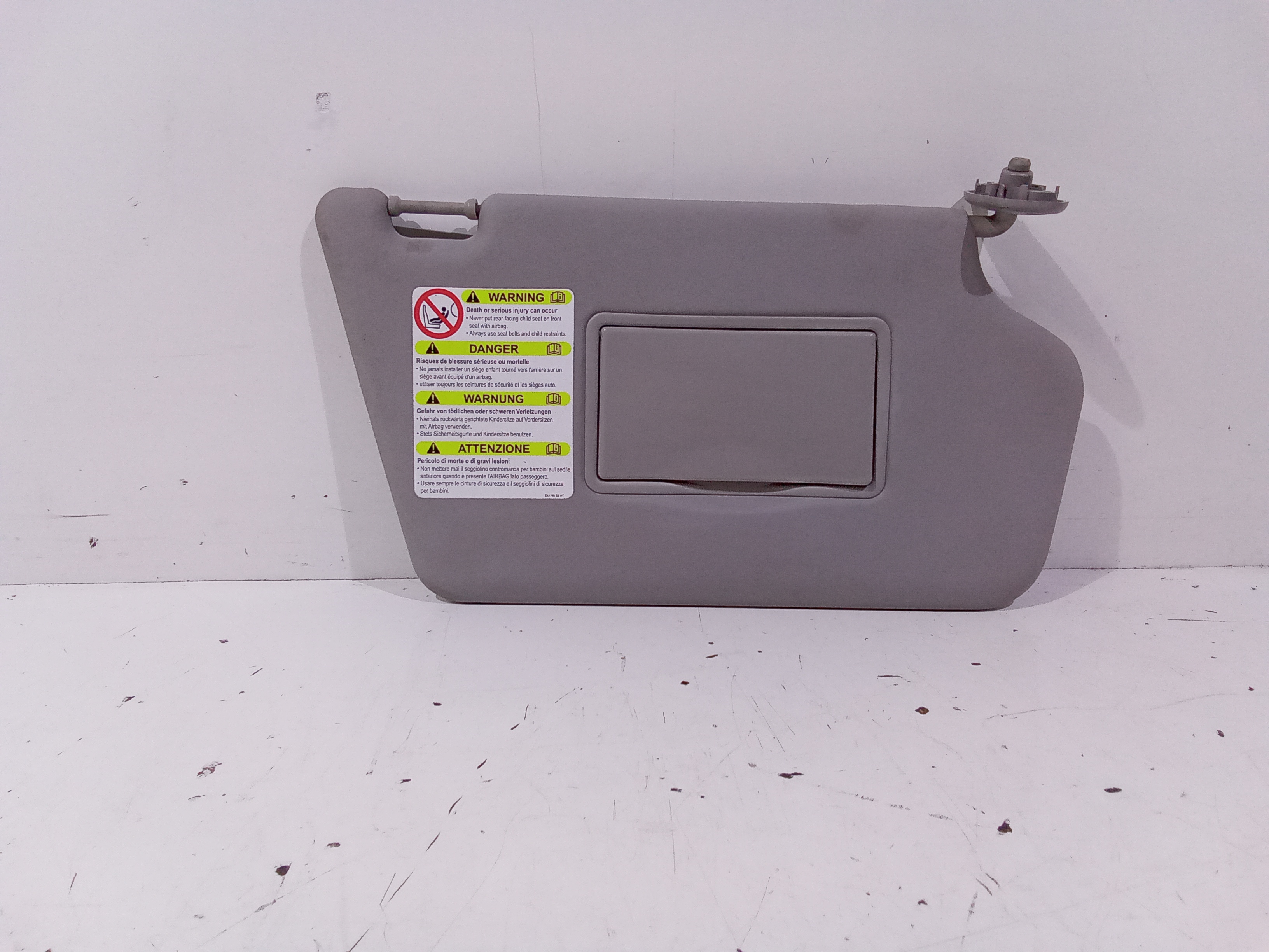 Aletta Parasole Parabrezza Destro DD106927094 Usato