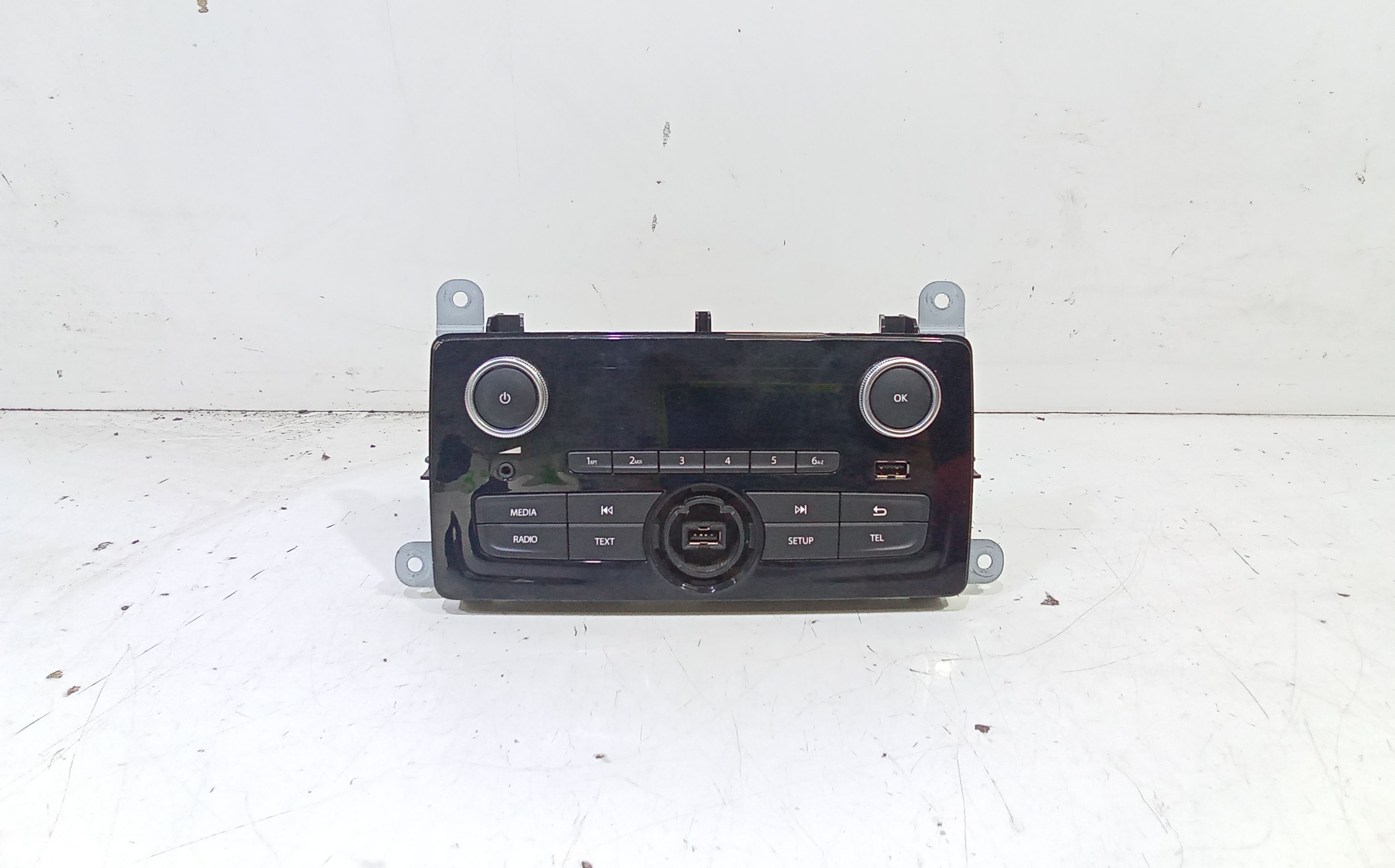 Autoradio 281151559R Usato