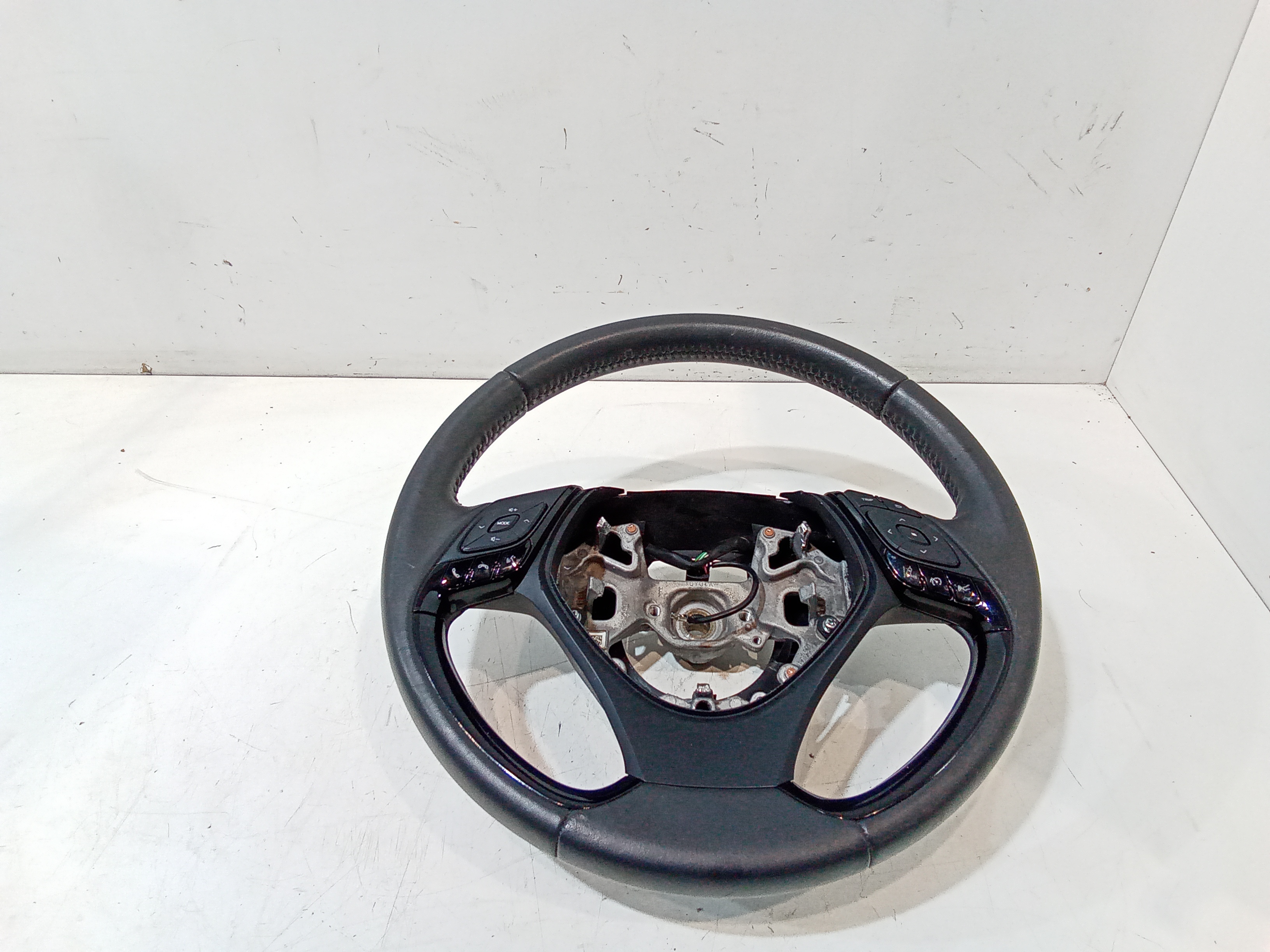 Volante 45100F4010C1 Usato