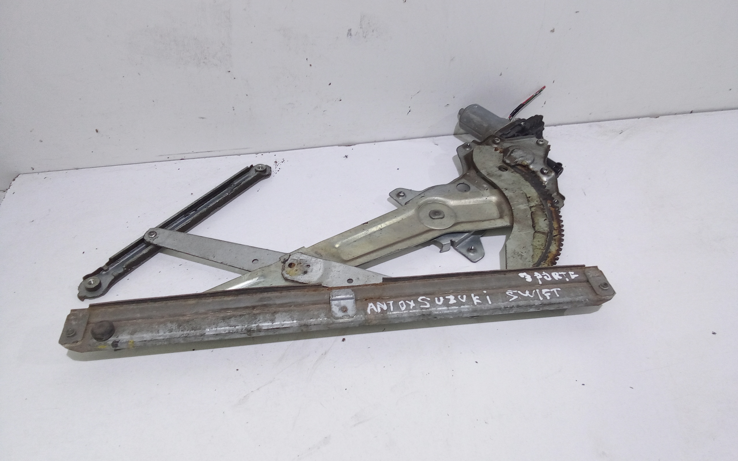 Alzacristallo Porta Ant. Destro 8341062J00000 Usato