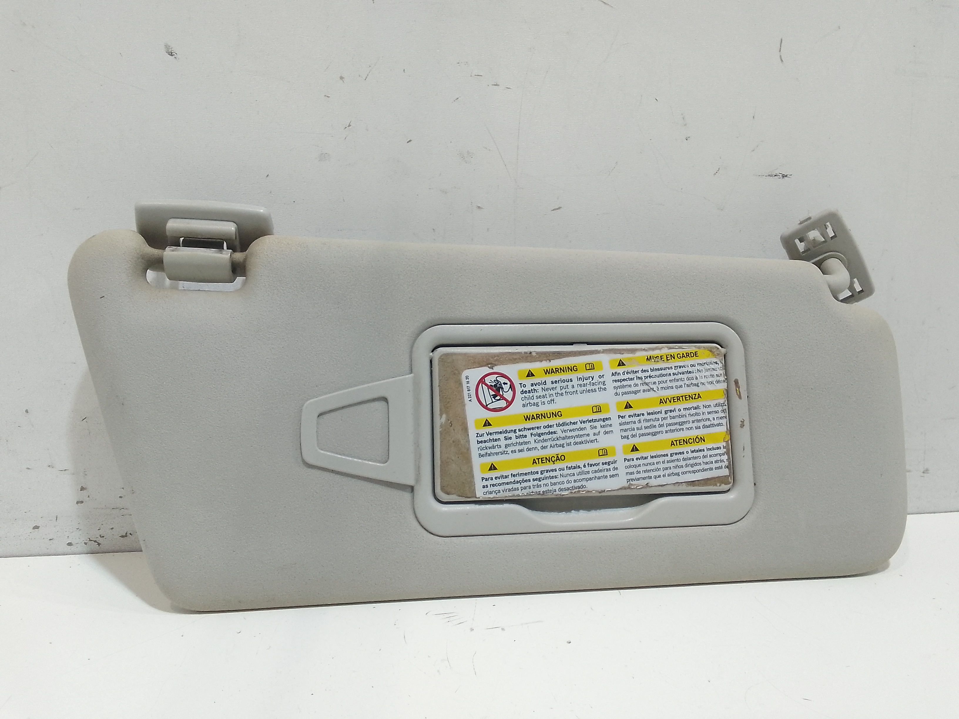 Aletta Parasole Parabrezza Destro A16981002107H48 Usato