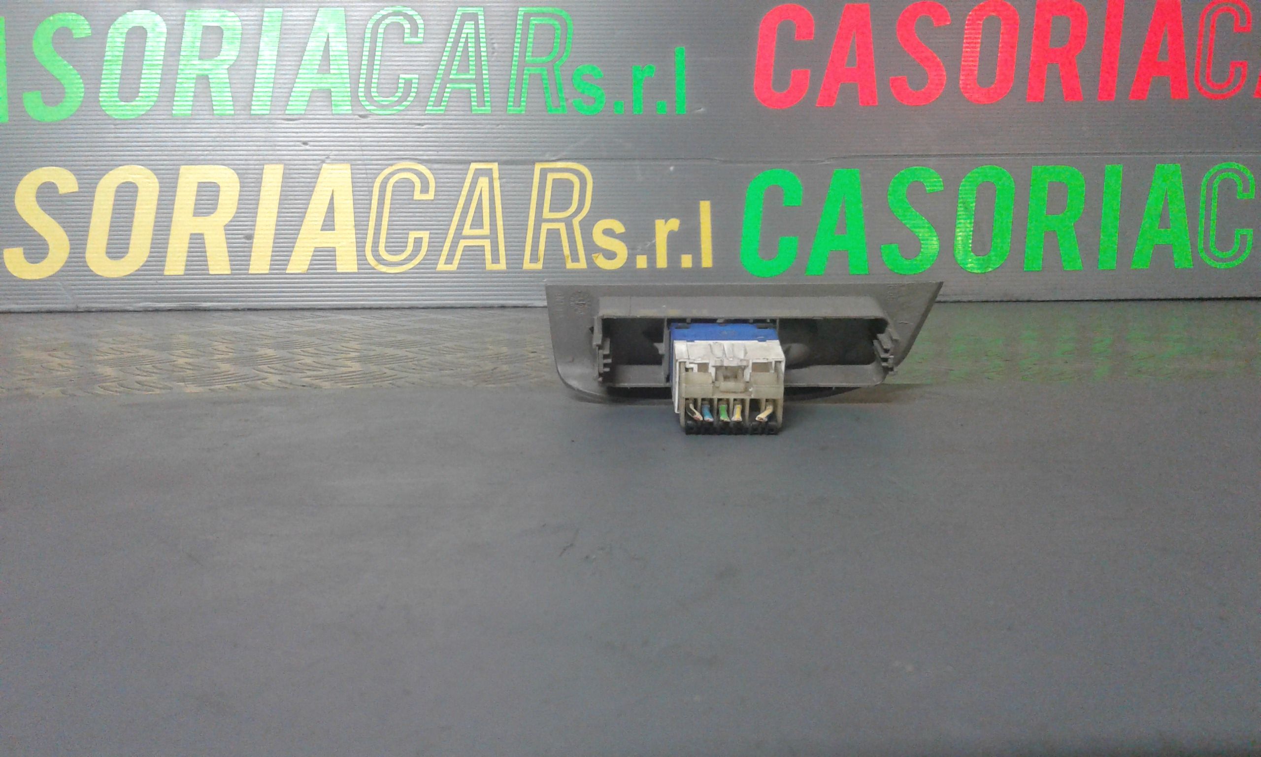 Interruttore Alzacristalli Porta Ant. Destro Usato