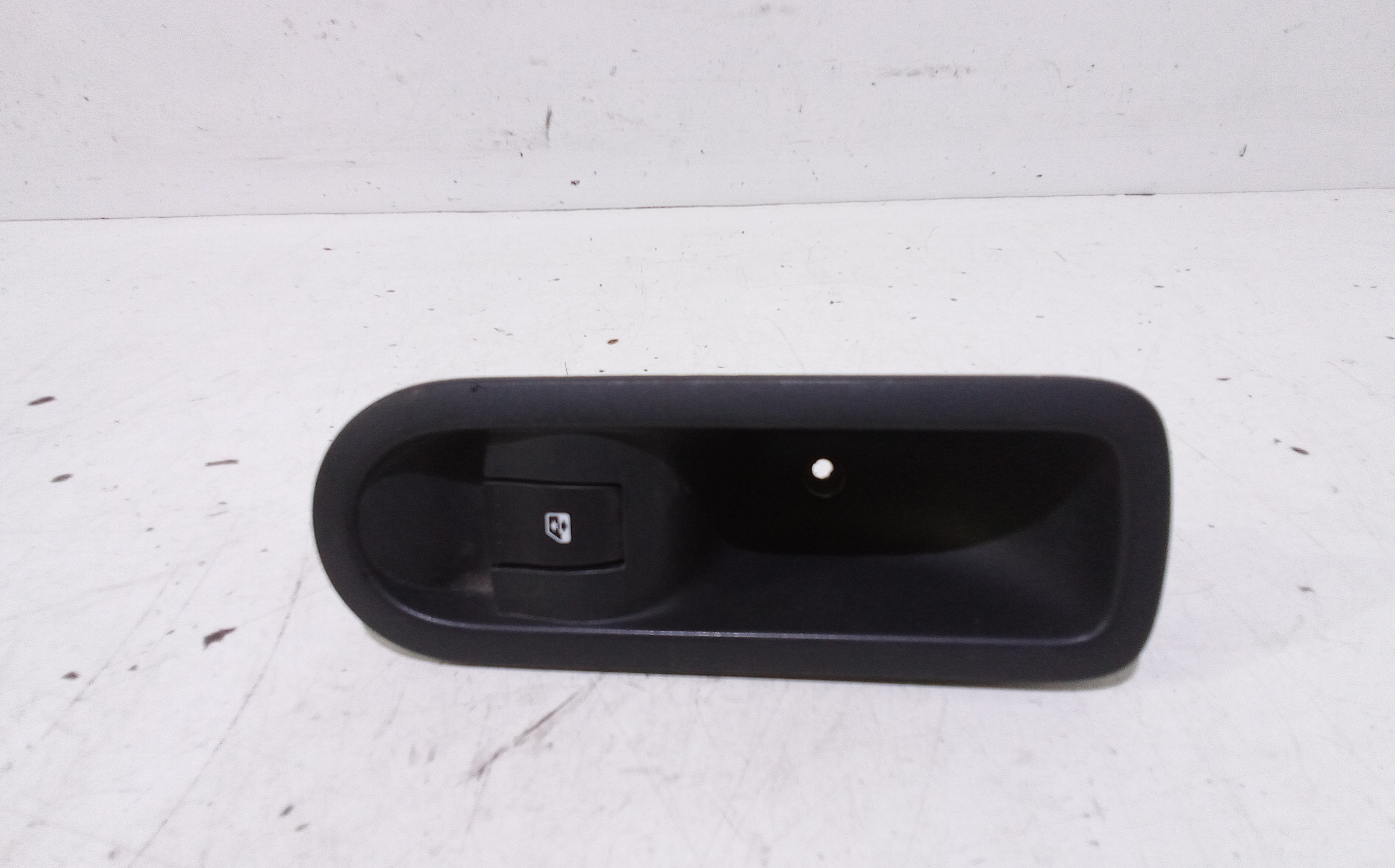 Interruttore Alzacristalli Porta Ant. Destro 8200174306 Usato