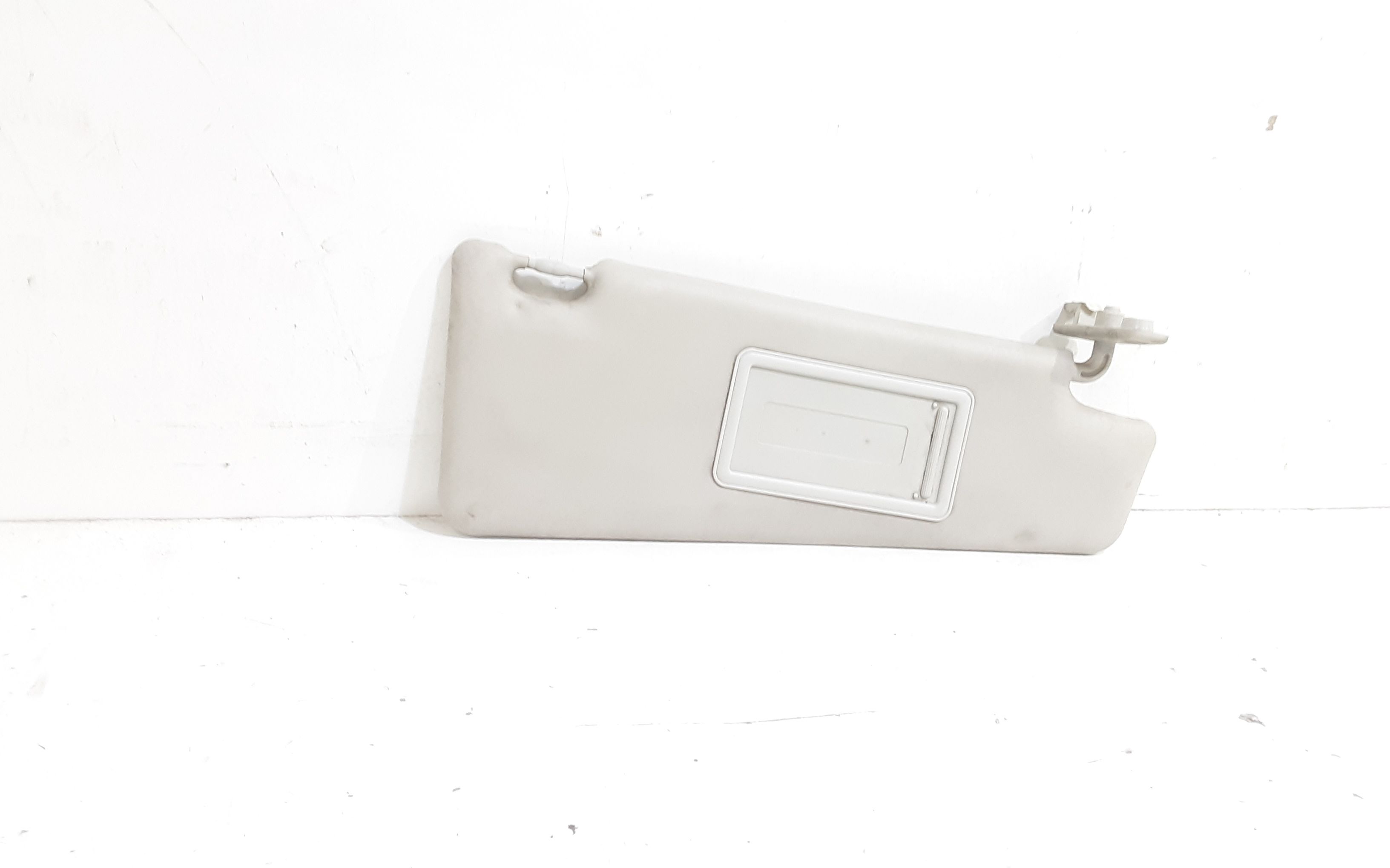 Aletta Parasole Parabrezza Destro 735361684 Usato