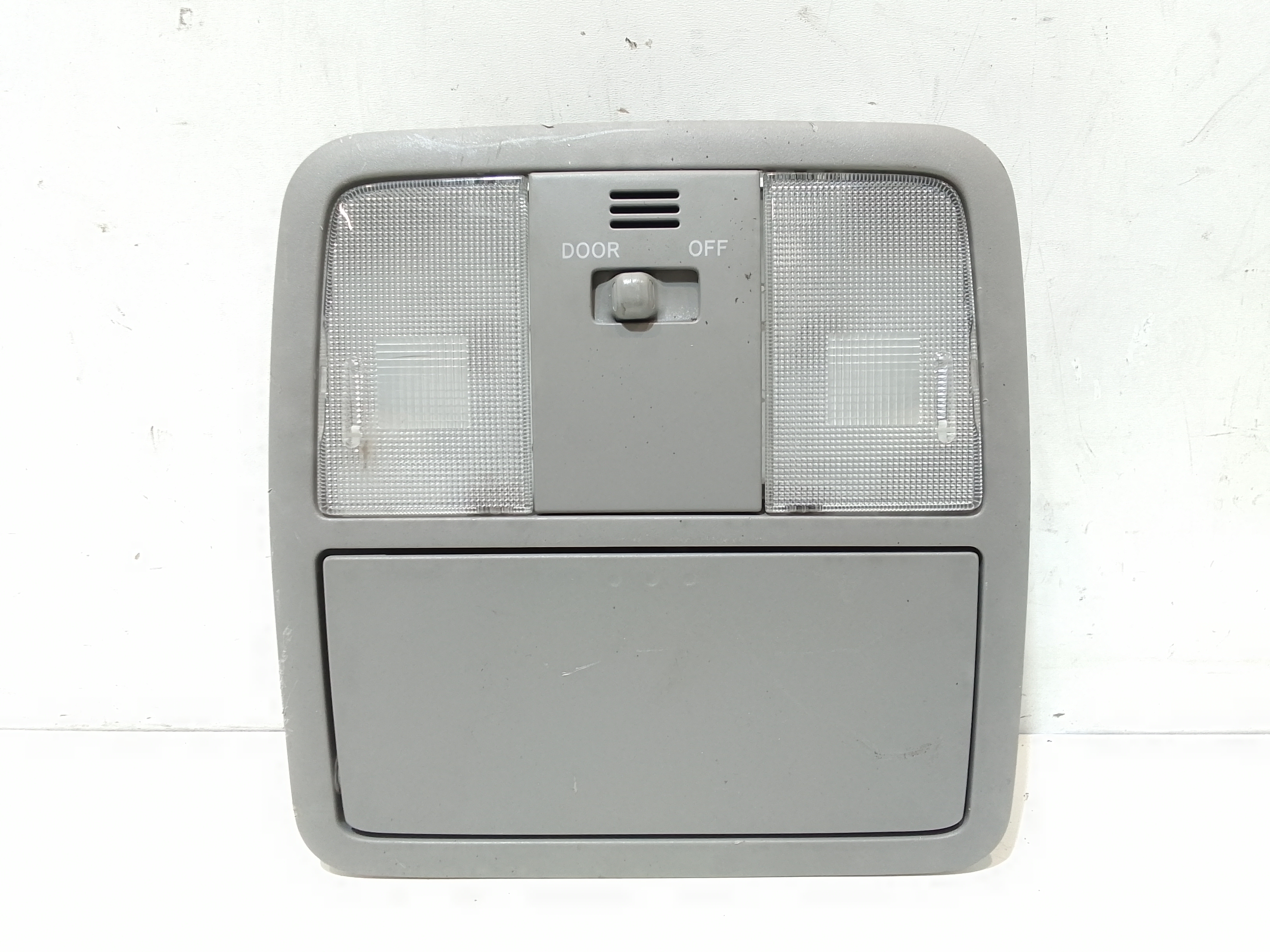 Luce Cortesia Ant. Tetto 8126042061B0 Usato