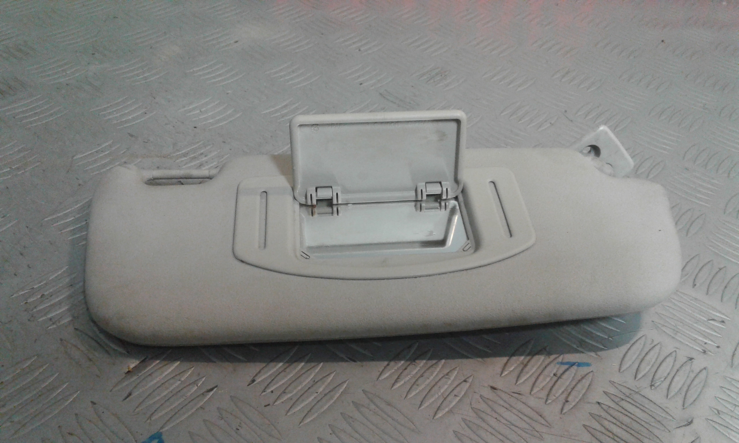 Aletta Parasole Parabrezza Sinistro A4548100910CH0A Usato