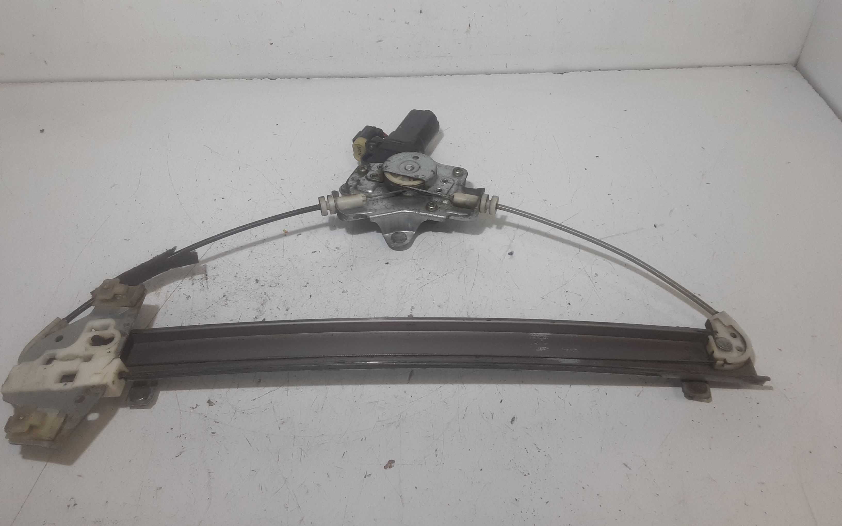 Alzacristallo Porta Ant. Destro 824021C000 Usato