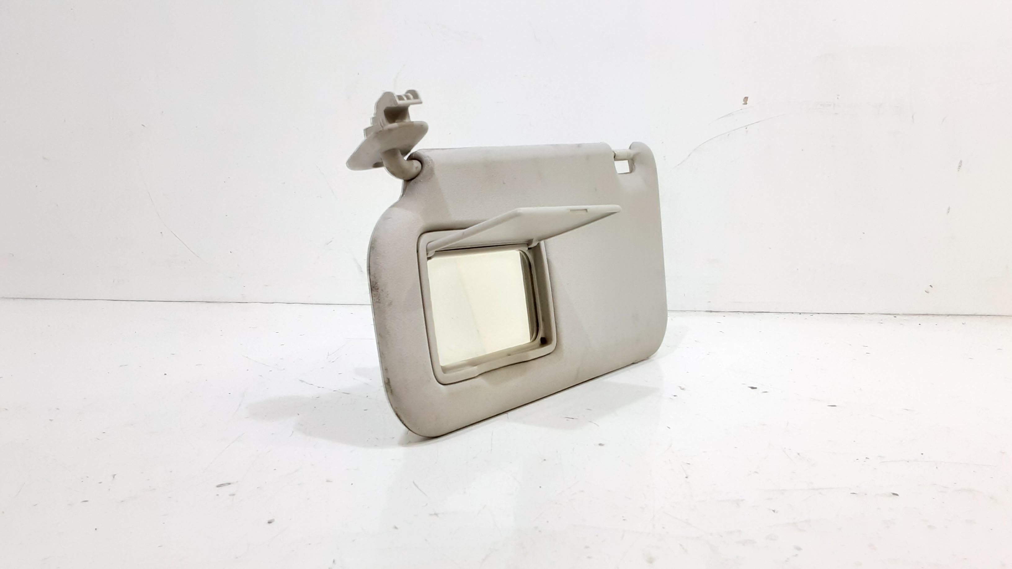 Aletta Parasole Parabrezza Sinistro DF7169320A75 Usato