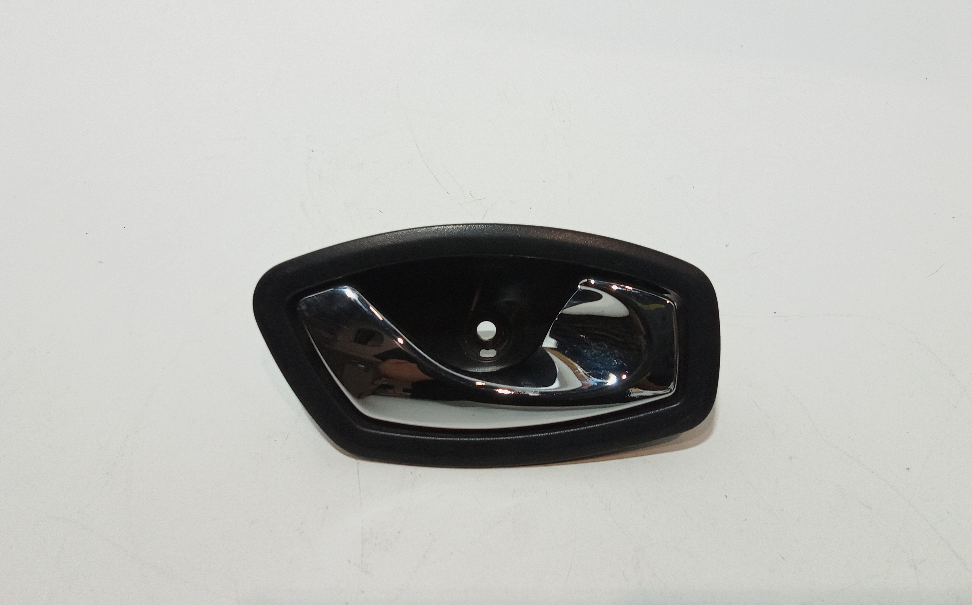 Maniglia Int. Apertura Porta Post. Destro 826720001R Usato