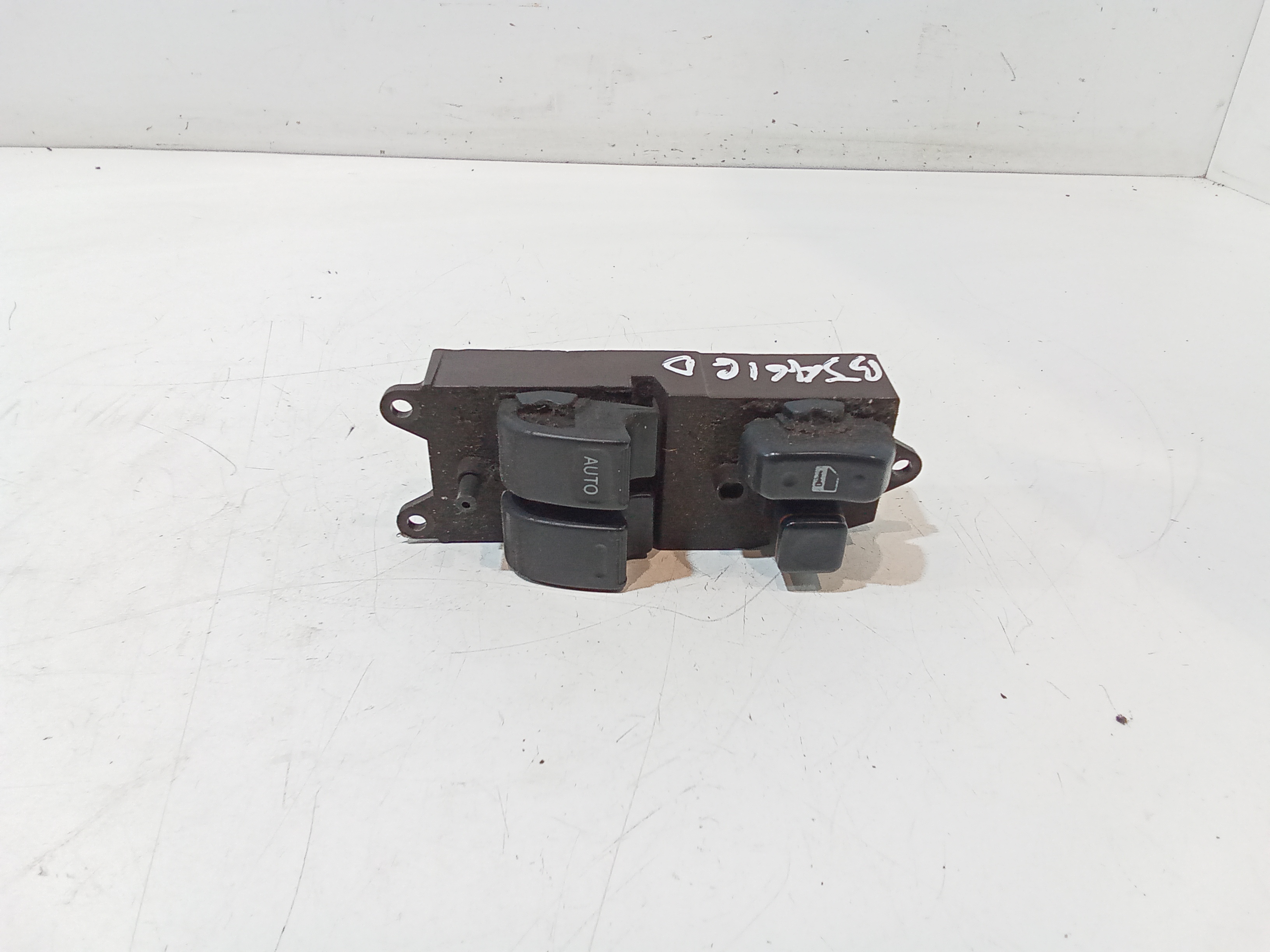 Interruttore Alzacristalli Porta Ant. Sinistro 848200D040 Usato