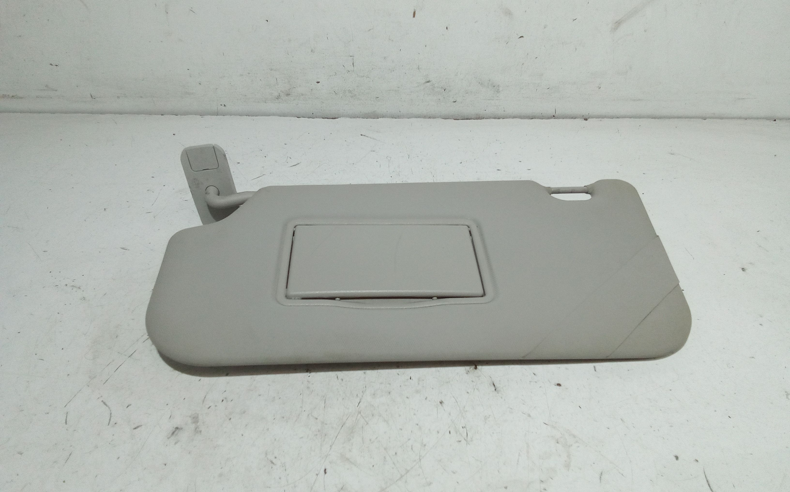 Aletta Parasole Parabrezza Sinistro 1702310 Usato