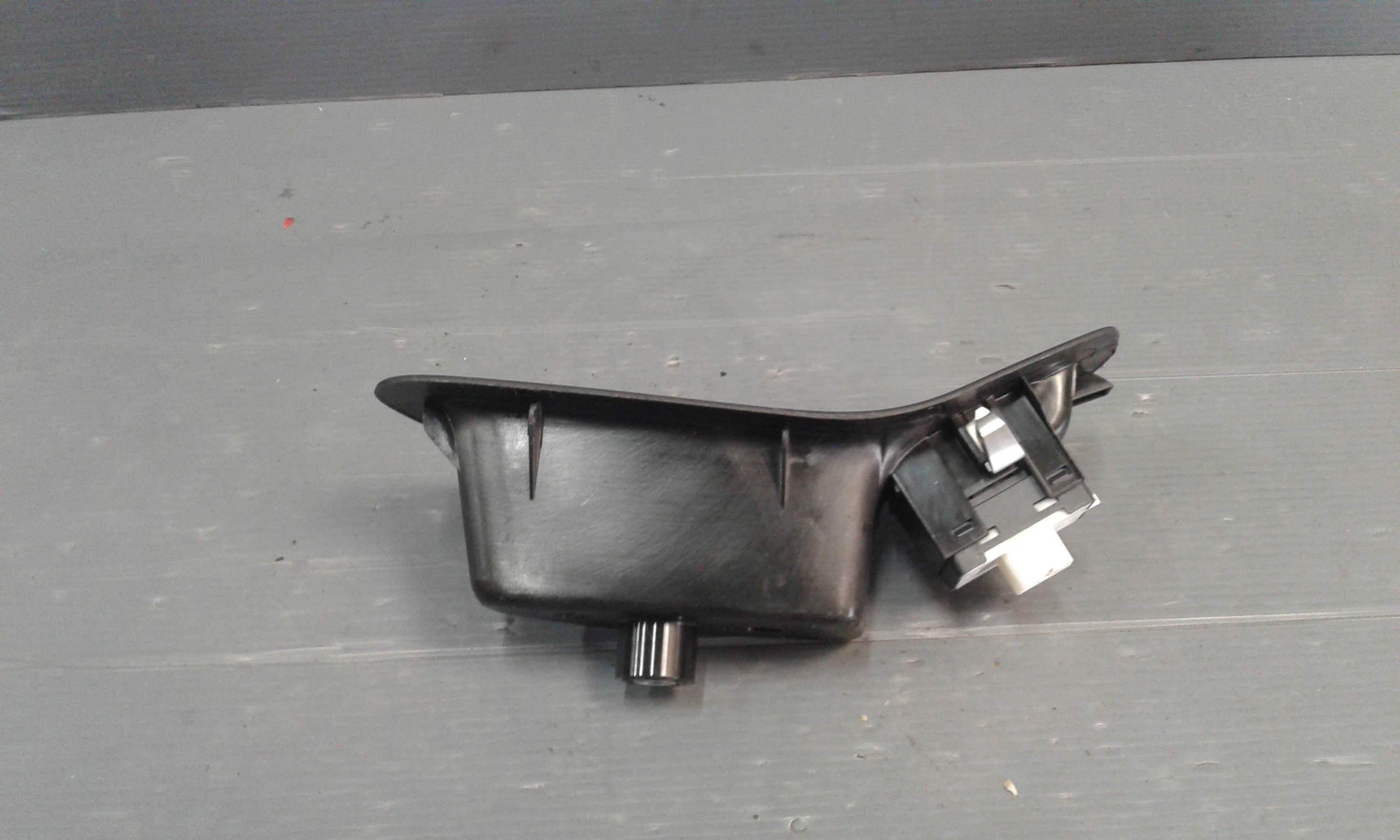 Interruttore Alzacristalli Porta Post. Sinistro 735603927 Usato