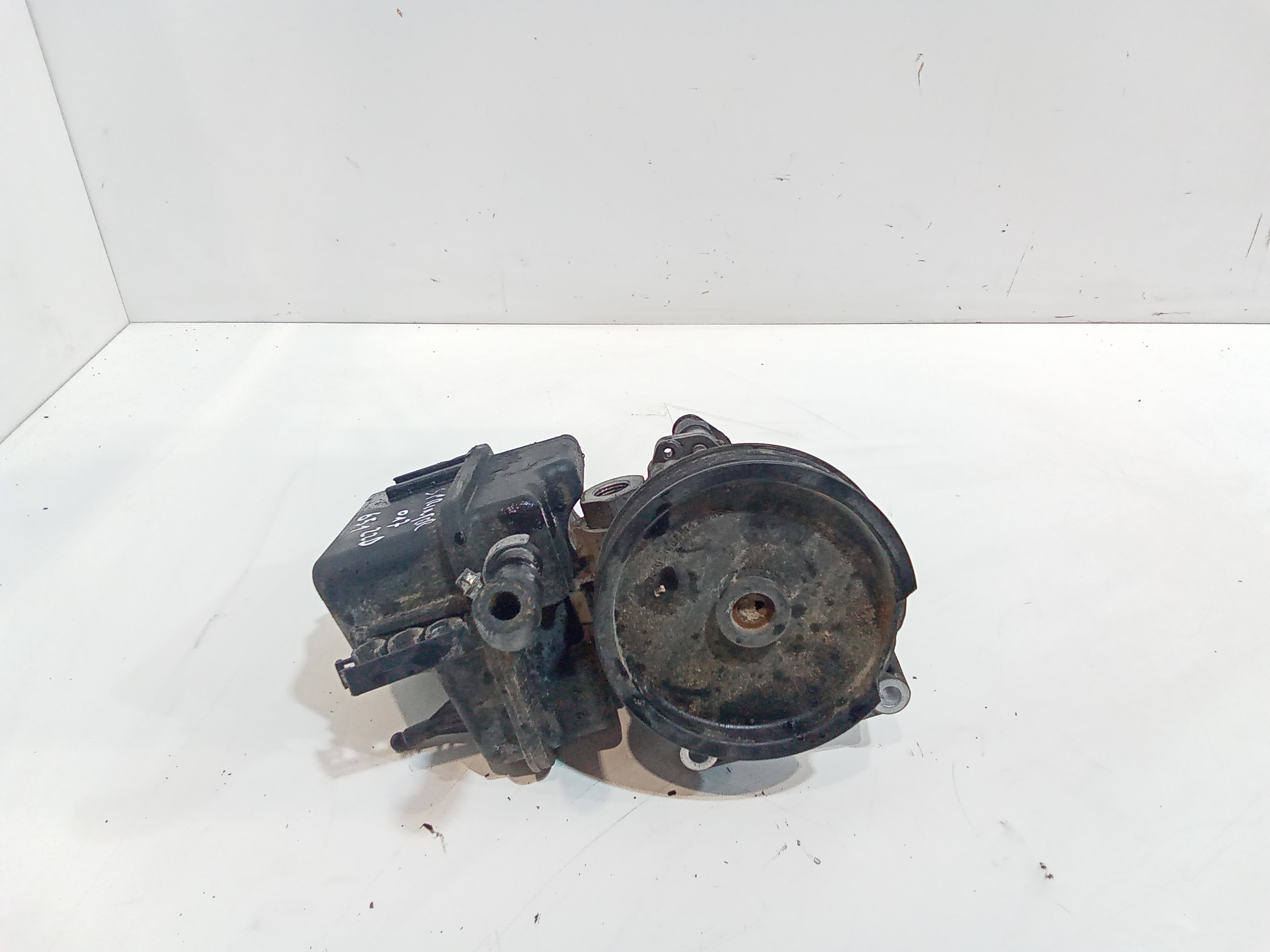 Pompa Servosterzo A0064667801 Usato