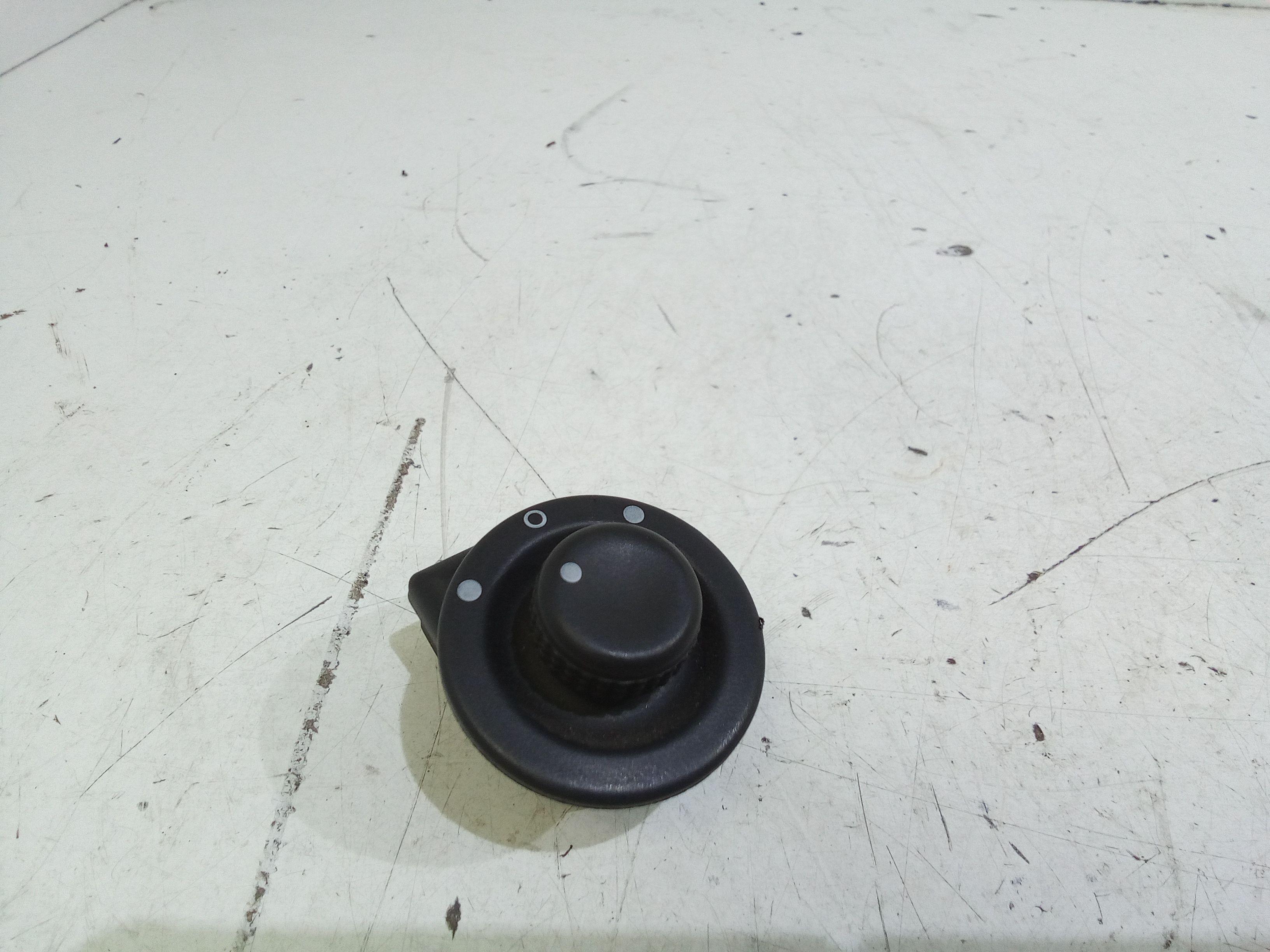 Interruttore Regolazione Retrovisore Est. 8200002442 Usato