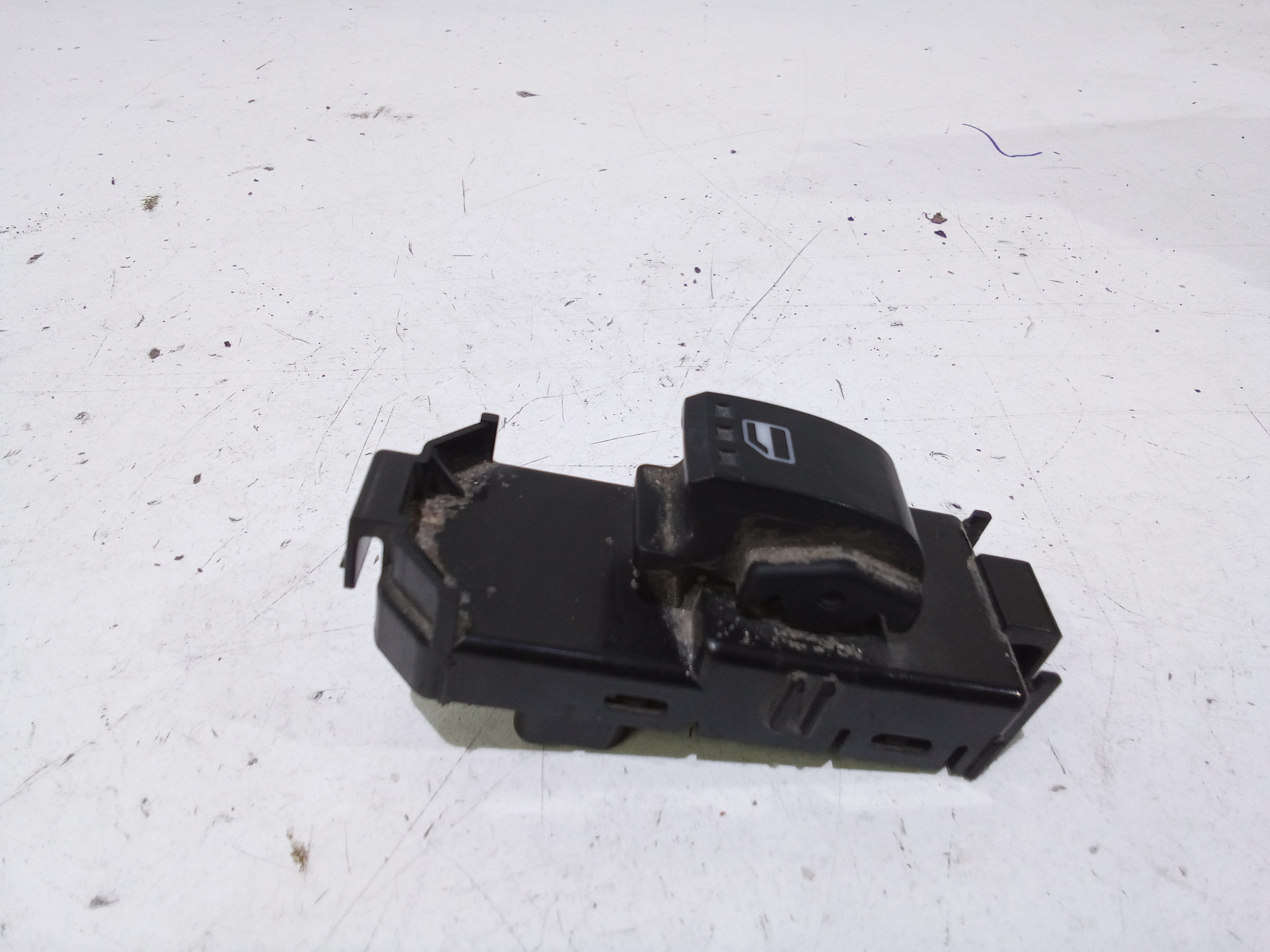 Interruttore Alzacristalli Porta Post. Destro 84810B1010 Usato