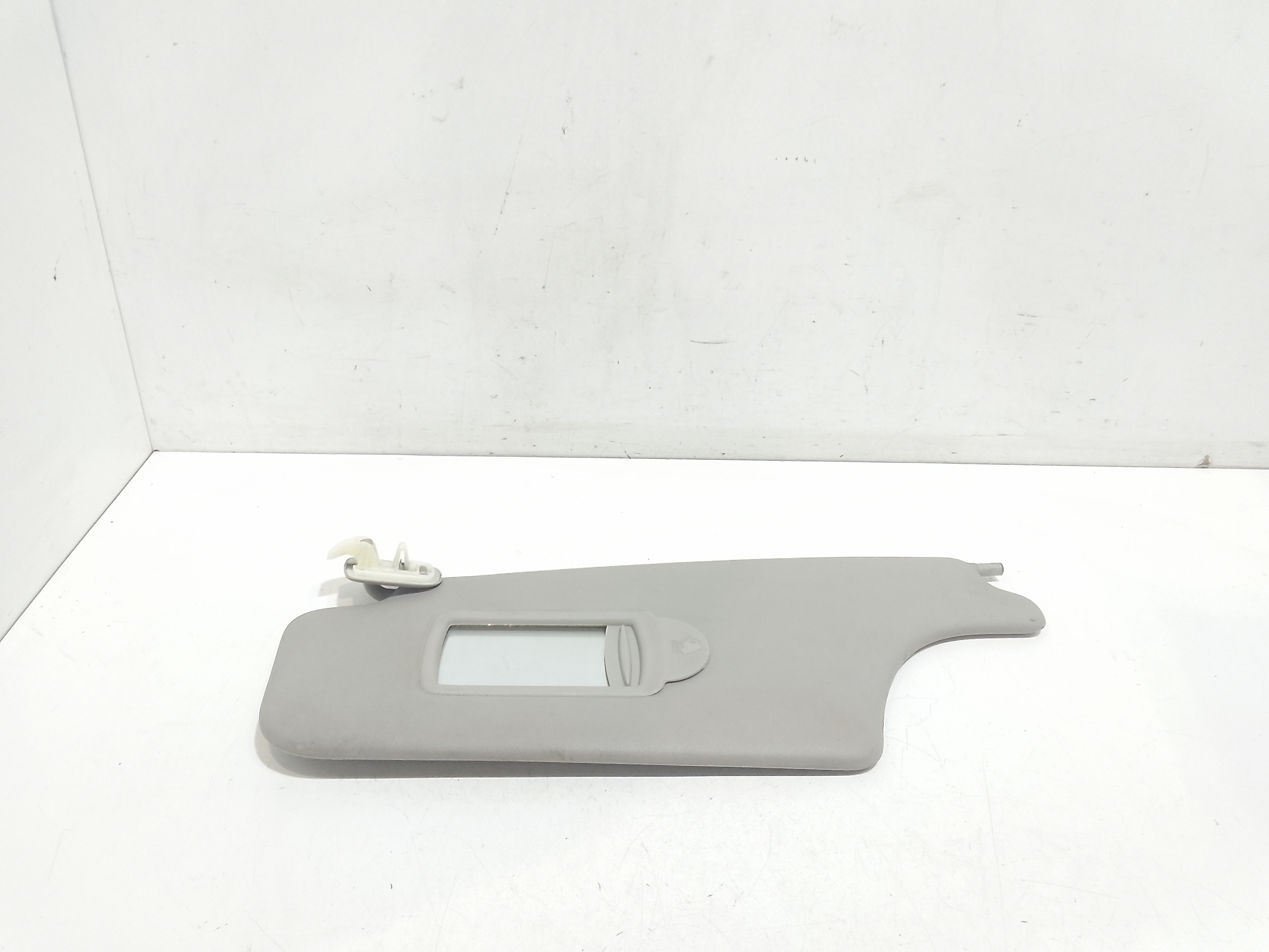 Aletta Parasole Parabrezza Sinistro 8200329035 Usato