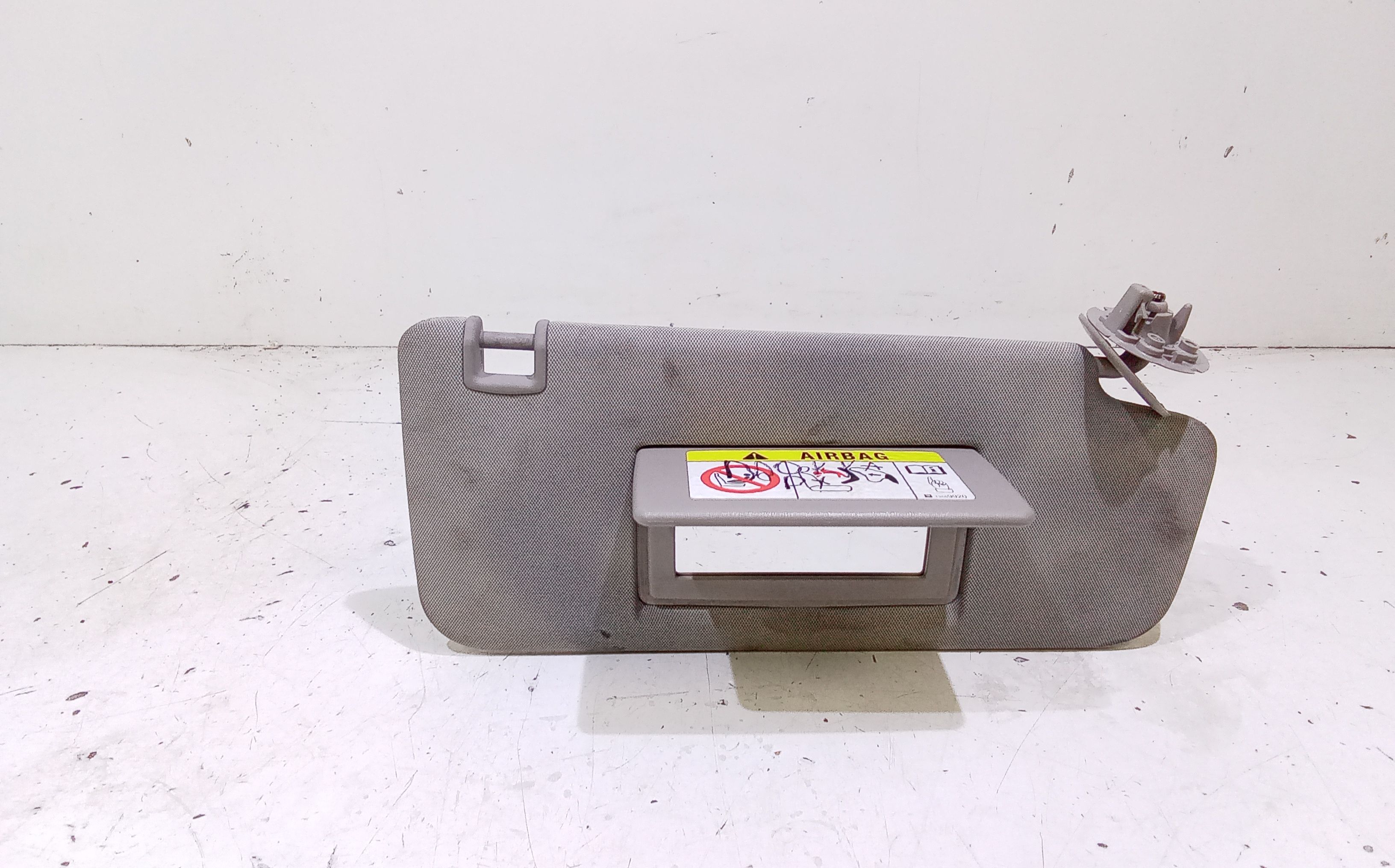 Aletta Parasole Parabrezza Destro 95430385 Usato