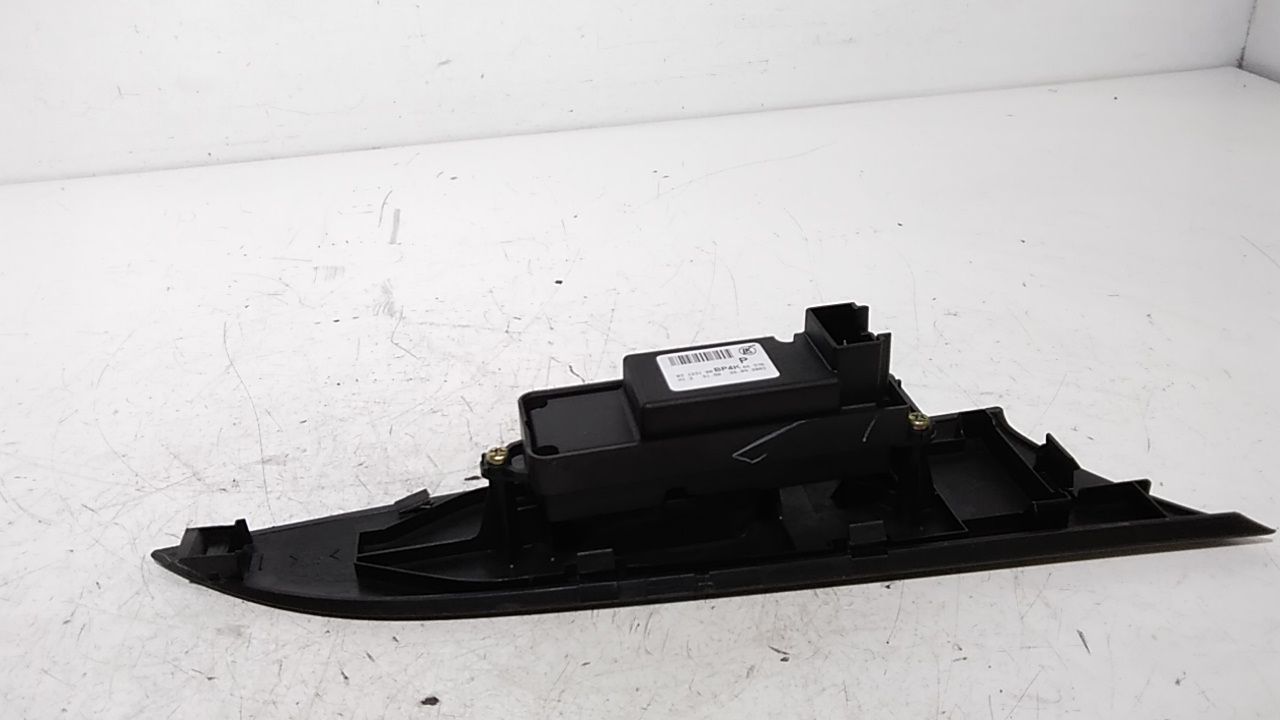 Interruttore Alzacristalli Porta Ant. Destro BP4K66370 Usato